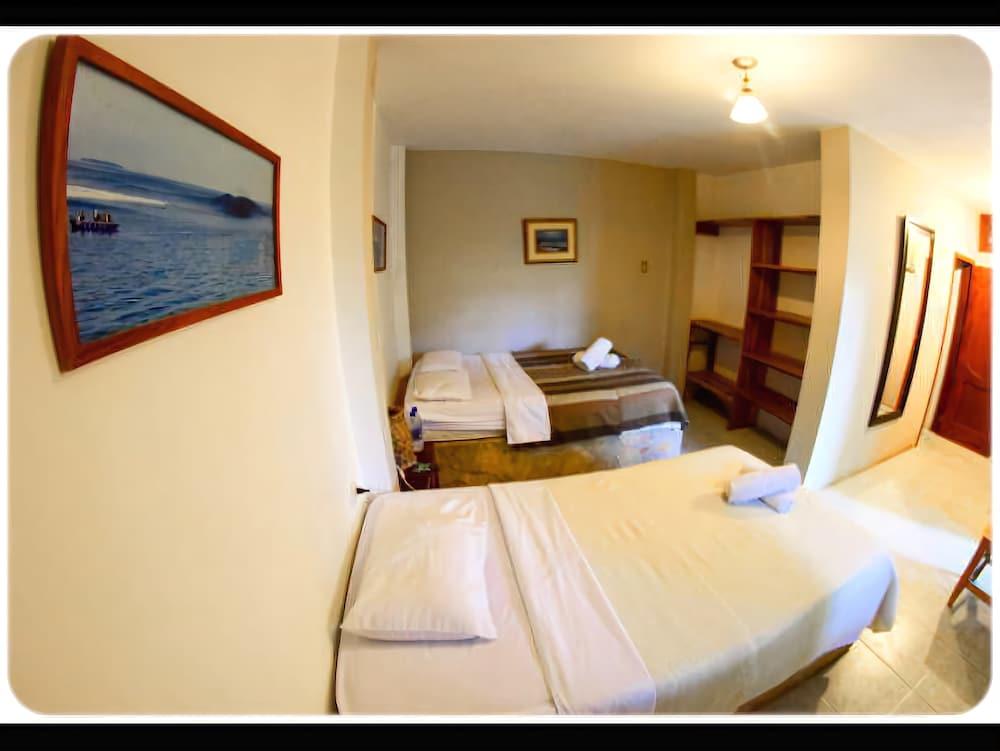 Varios Hostal Moai