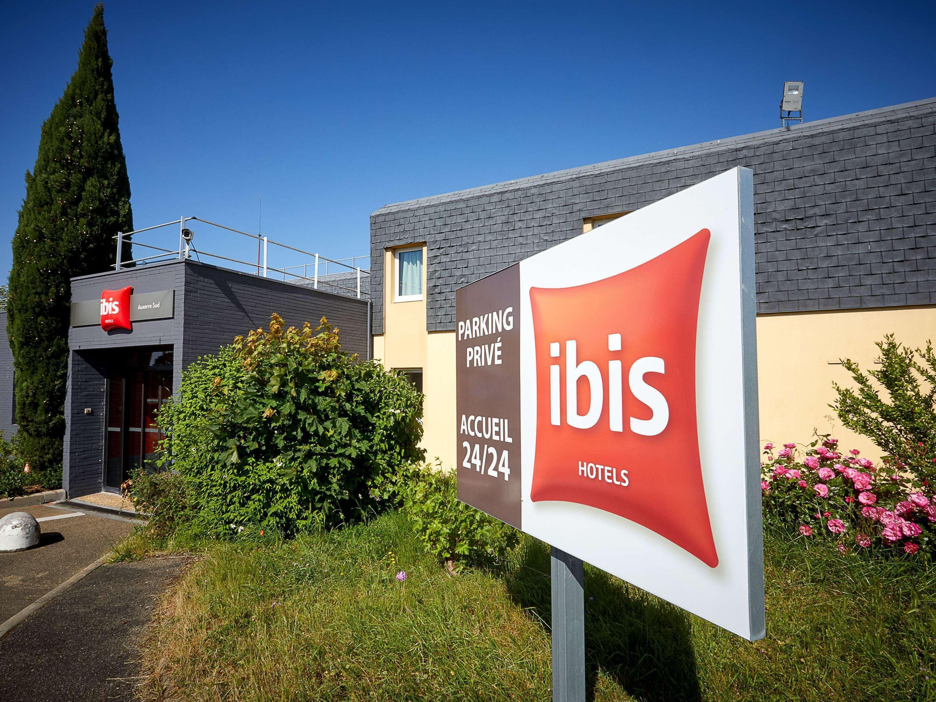 Vista Exterior ibis Auxerre Sud