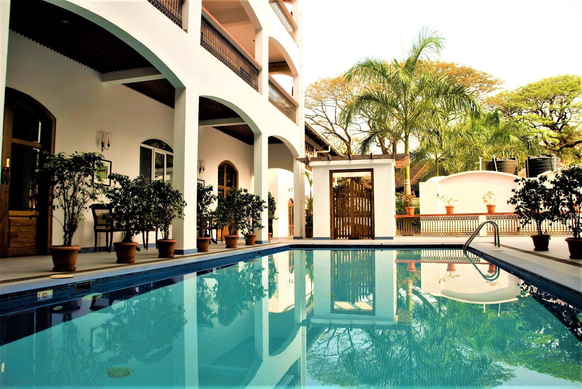 Vista Piscina The Killians Boutique Hotel