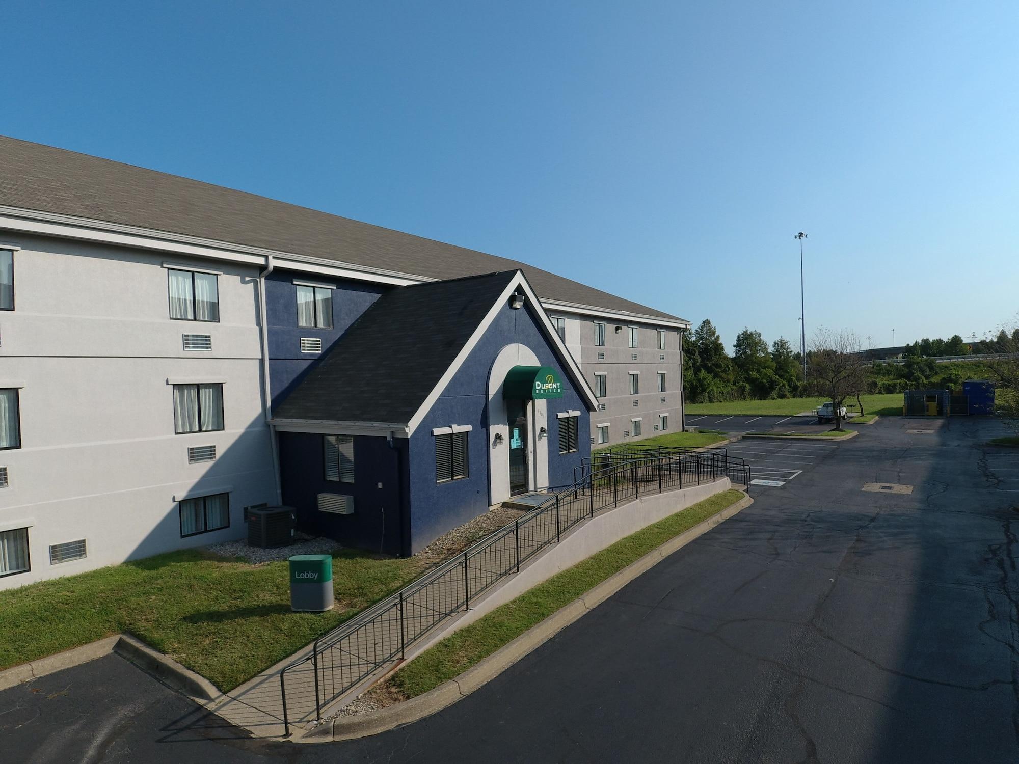 Vista Exterior DuPont Suites
