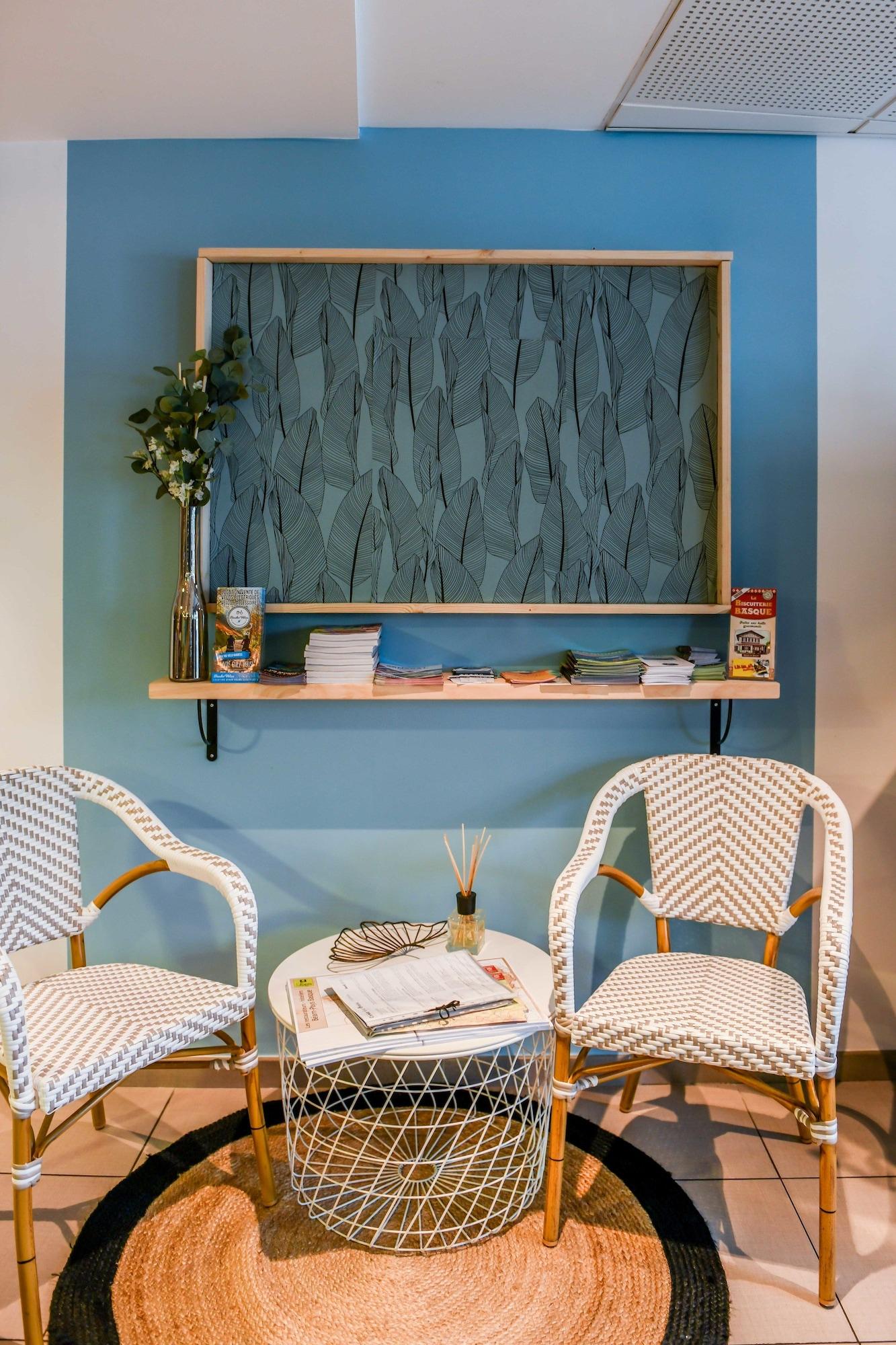 Comodidades del Alojamiento Logis Hôtel & Restaurant La Villa Bleue