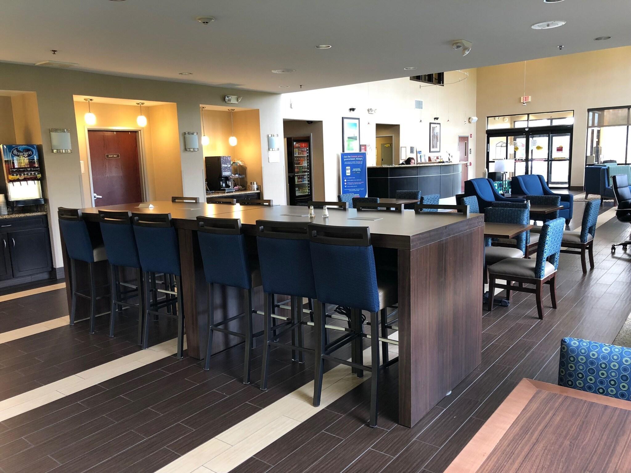 Bar/Salón Comfort Suites Elkhart Area