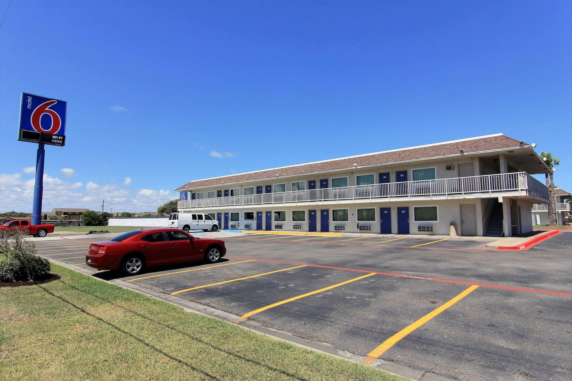 Varios Motel 6 Corpus Christi, TX - East - North Padre Island
