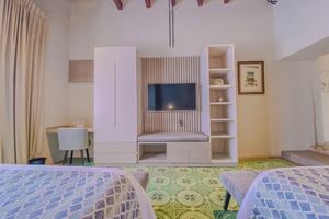 Alojamiento - Beautiful double suite in an old house with contemporary restoration.
