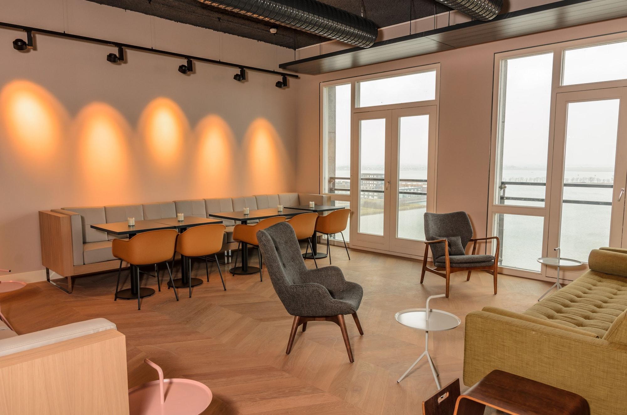 Vista Lobby Amadi Panorama Hotel