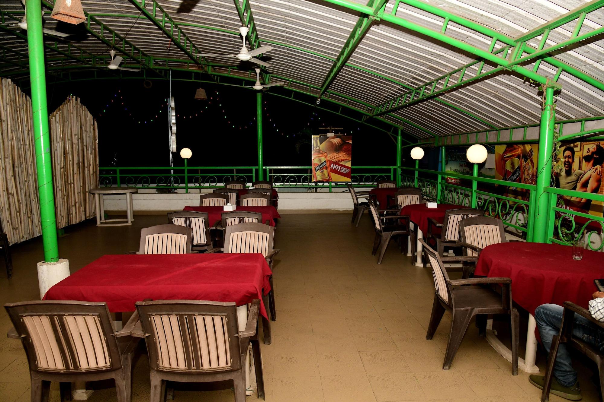Restaurant Hotel Monarch Center Point near Dahanu Beach, Bordi