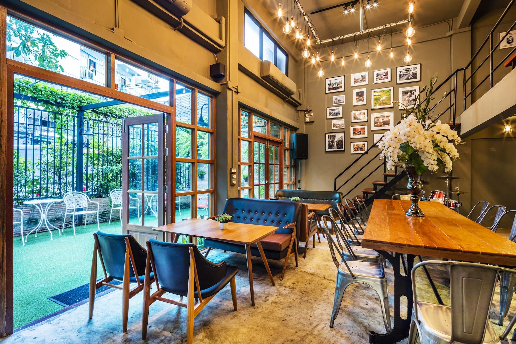 Restaurant At Hua Lamphong Hotel - Hostel