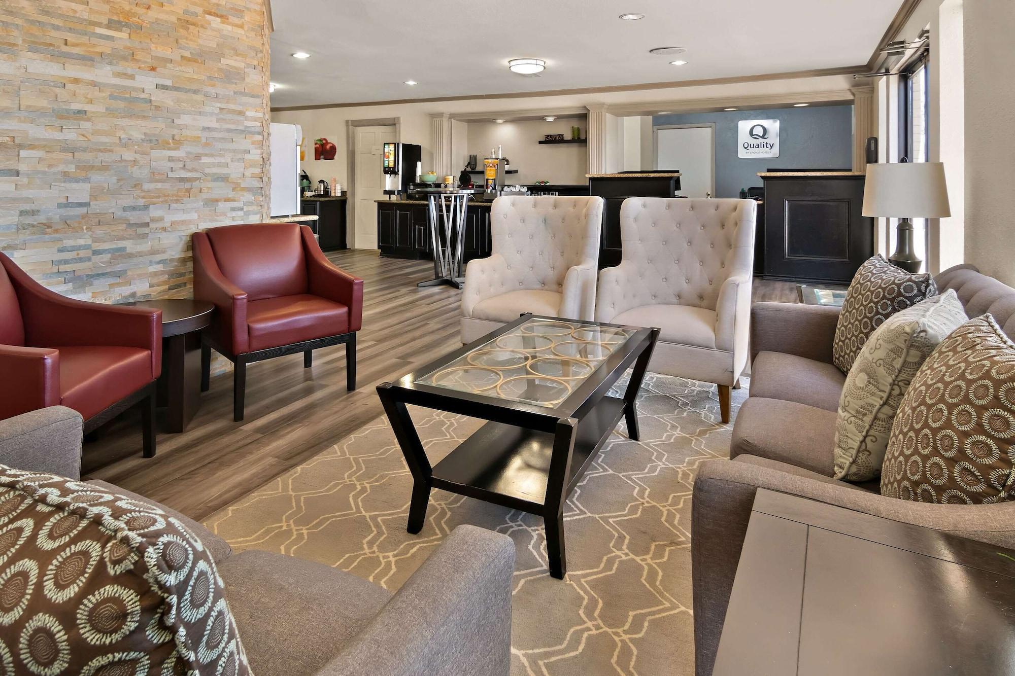 Vista Lobby Quality Inn & Suites
