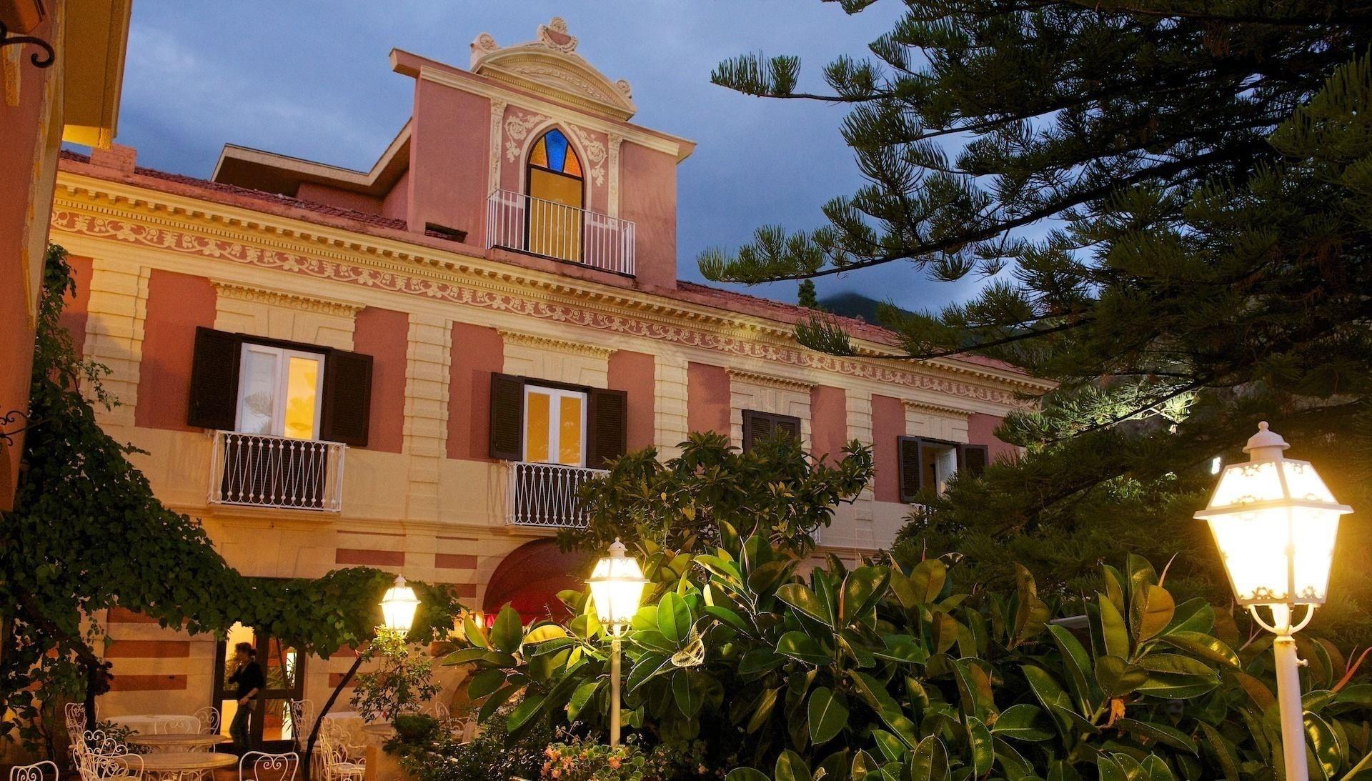 Varios Villa Cheta Hotel & Restaurant