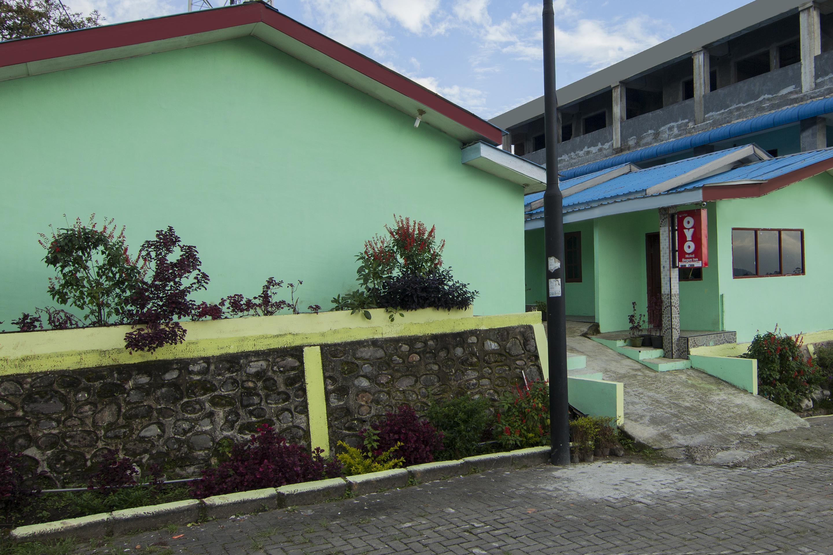 Vista Exterior OYO 1701 Bagus Inn