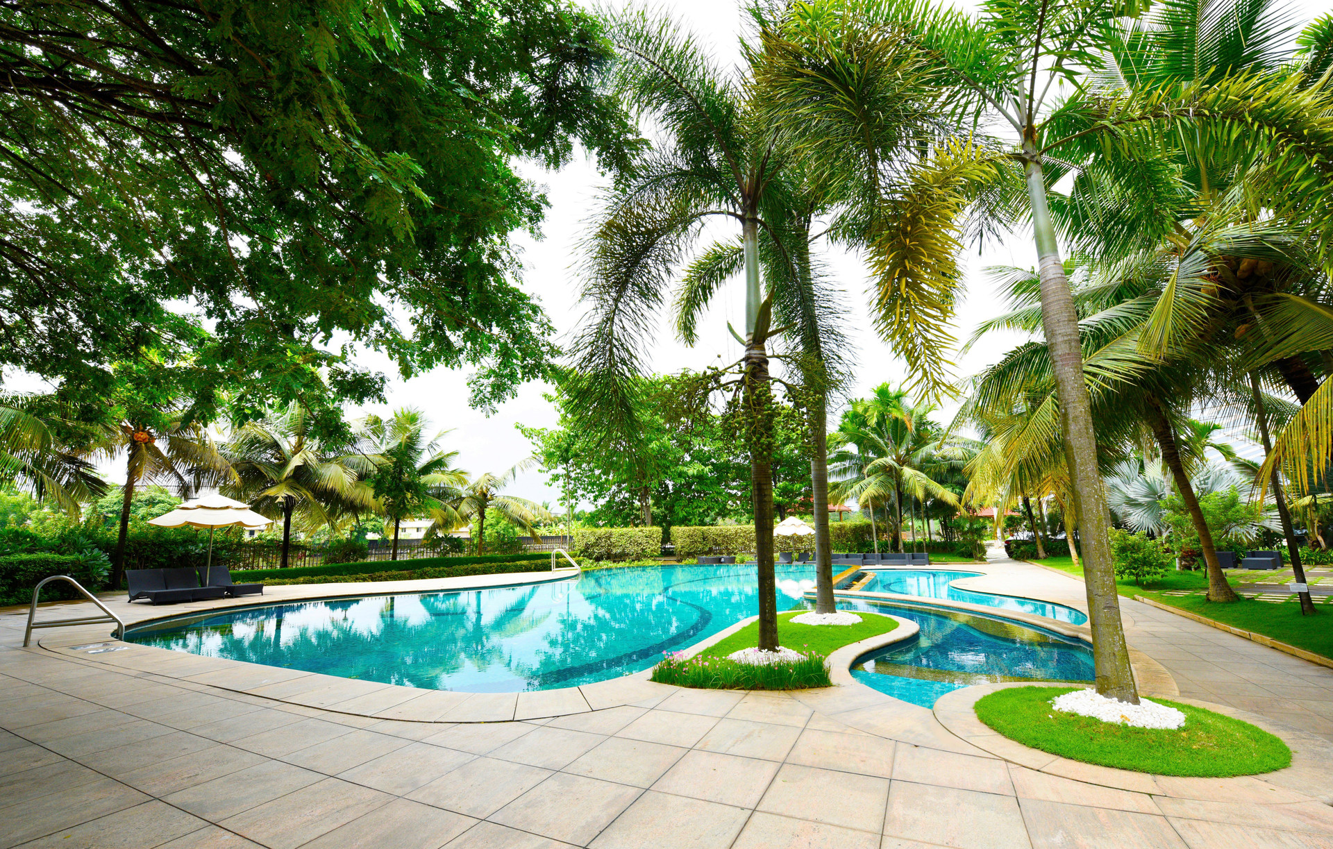 Vista Piscina Crowne Plaza Kochi by IHG
