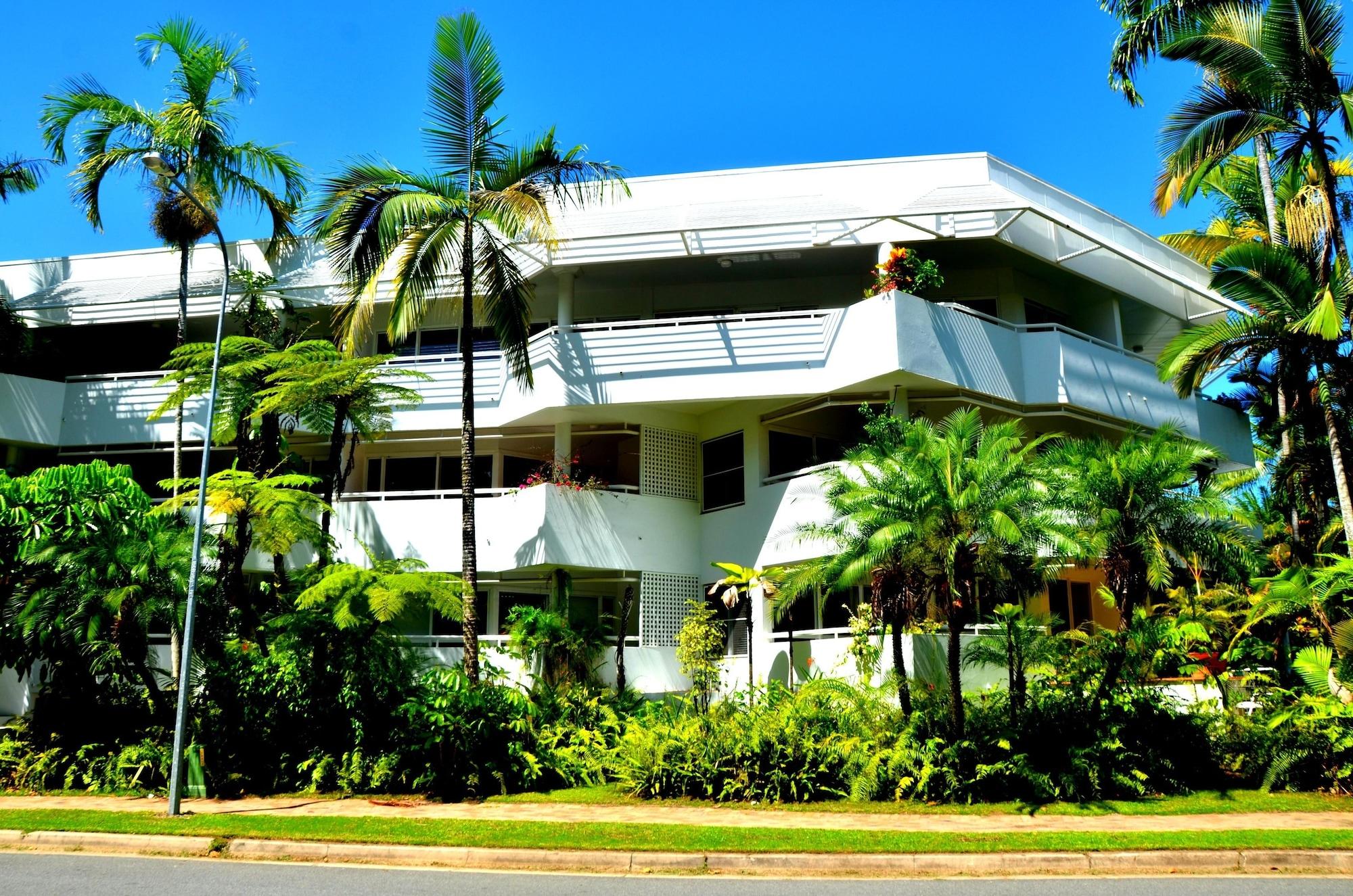 Varios Beach Terraces- Port Douglas