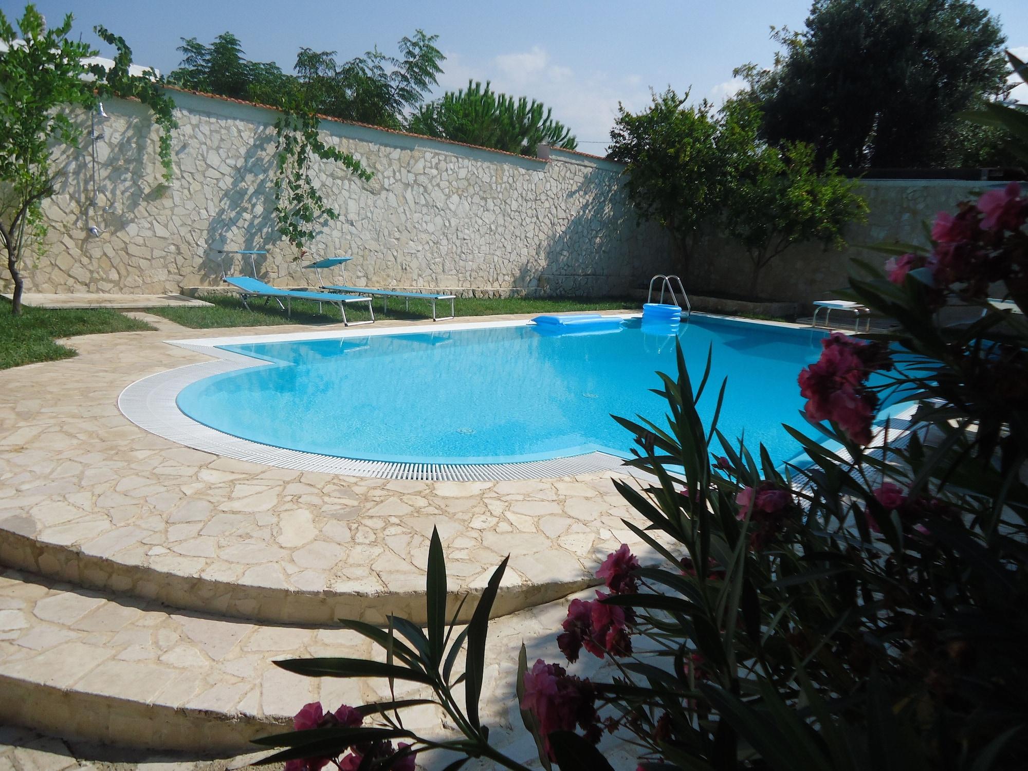 Vista Exterior Villa Dafne