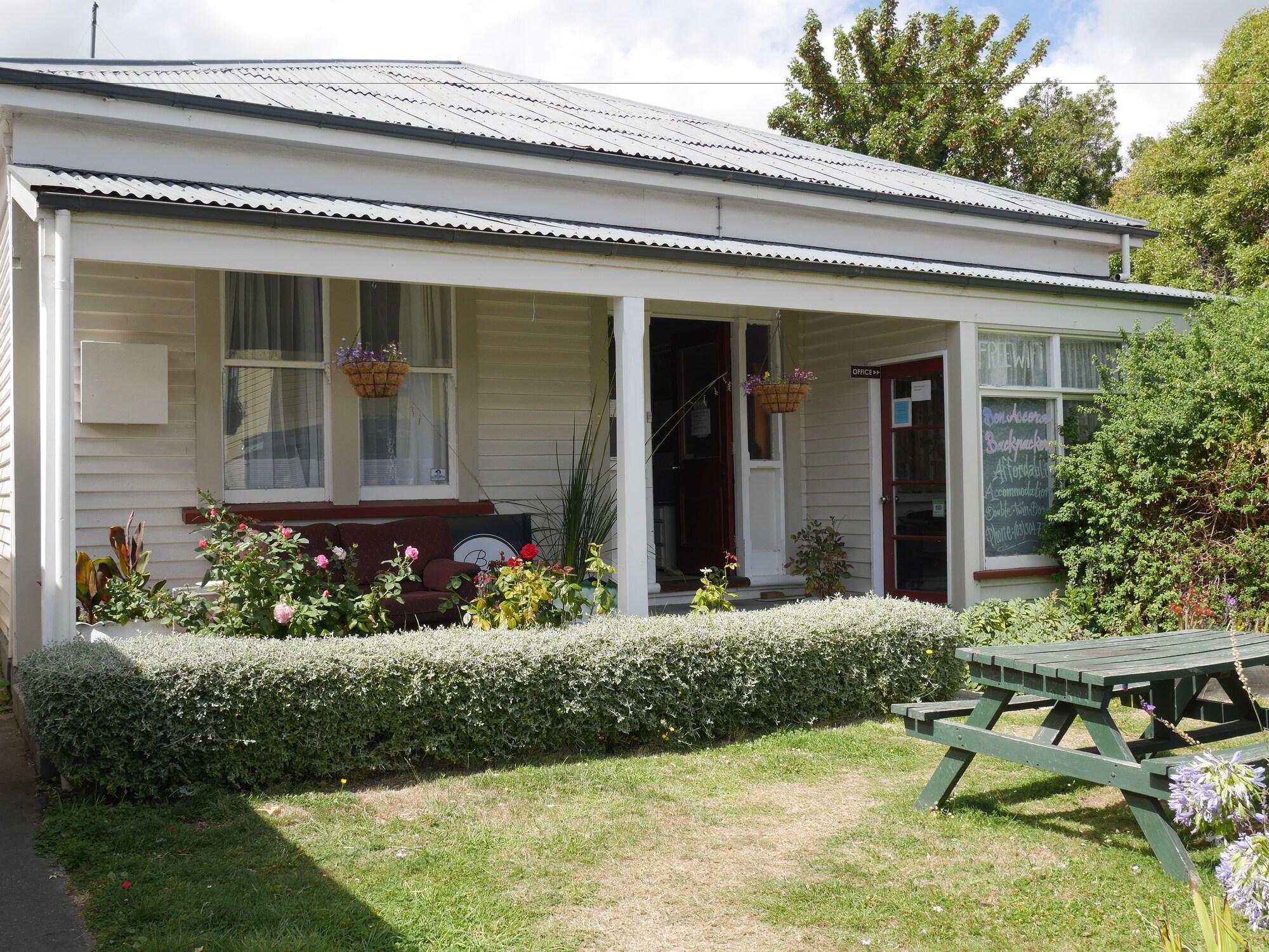 Varios Bon Accord Backpackers