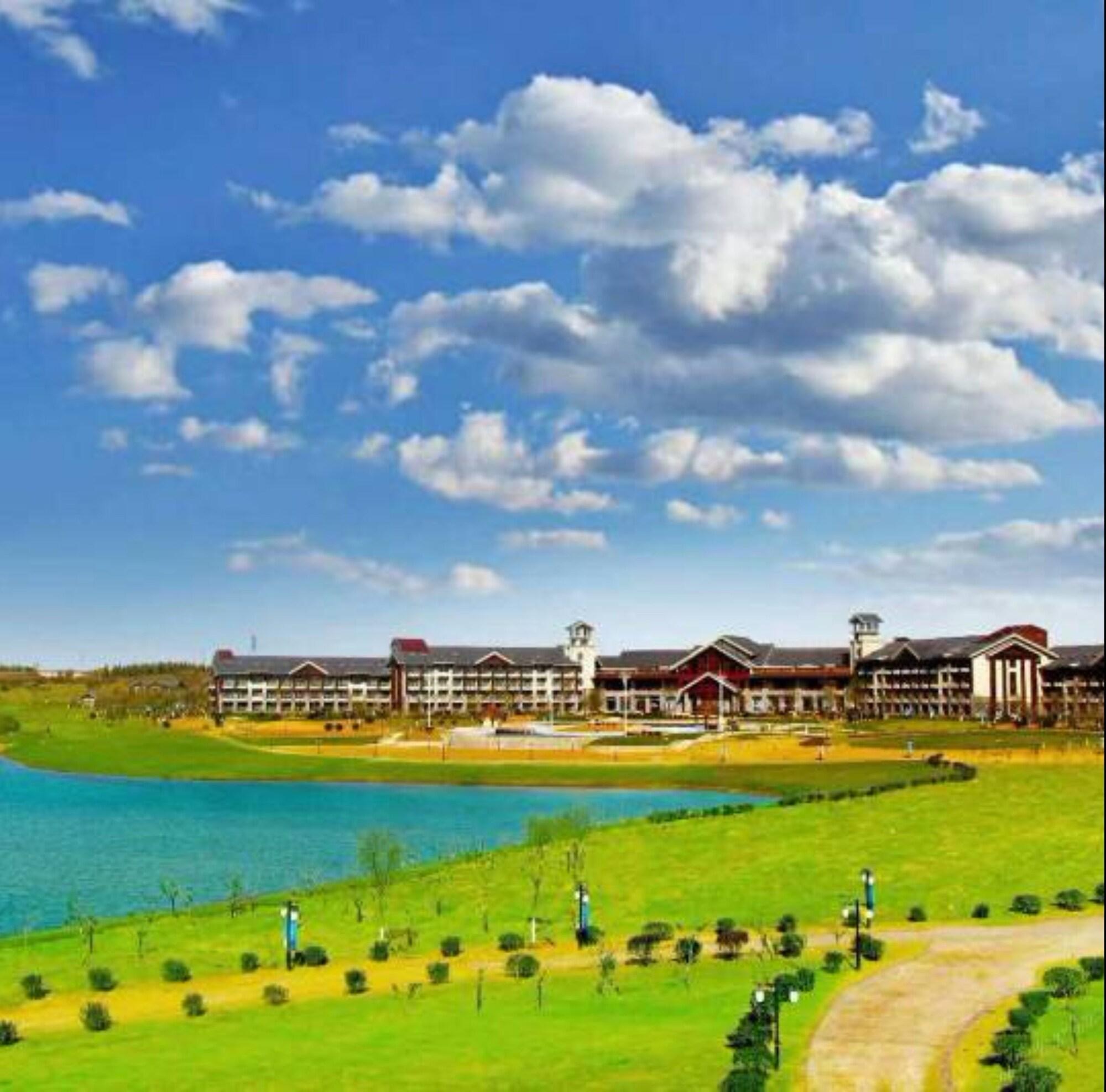 Varios Queshan Lake Arcadia Intl Resort