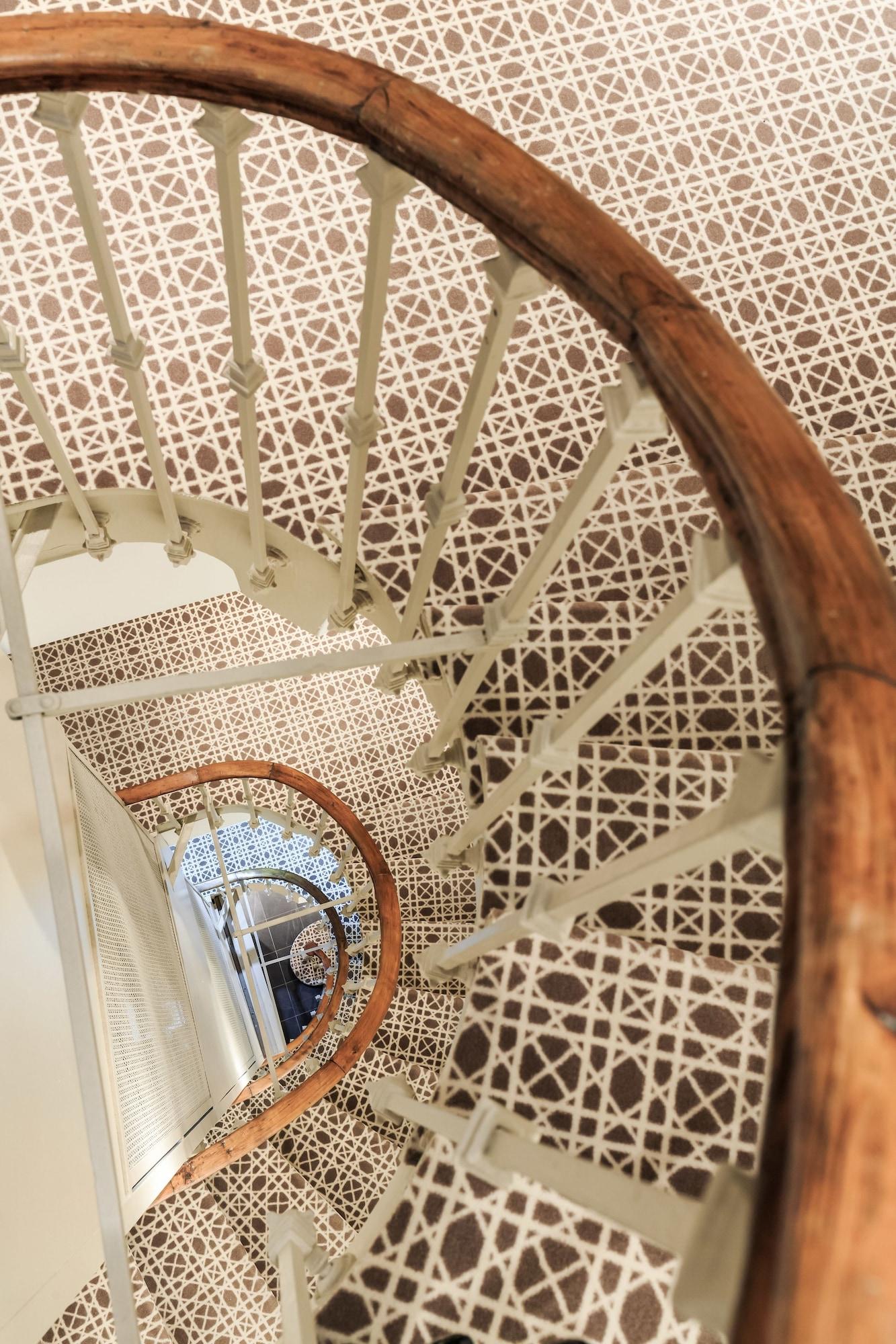 Varios Villa Otero by Happyculture