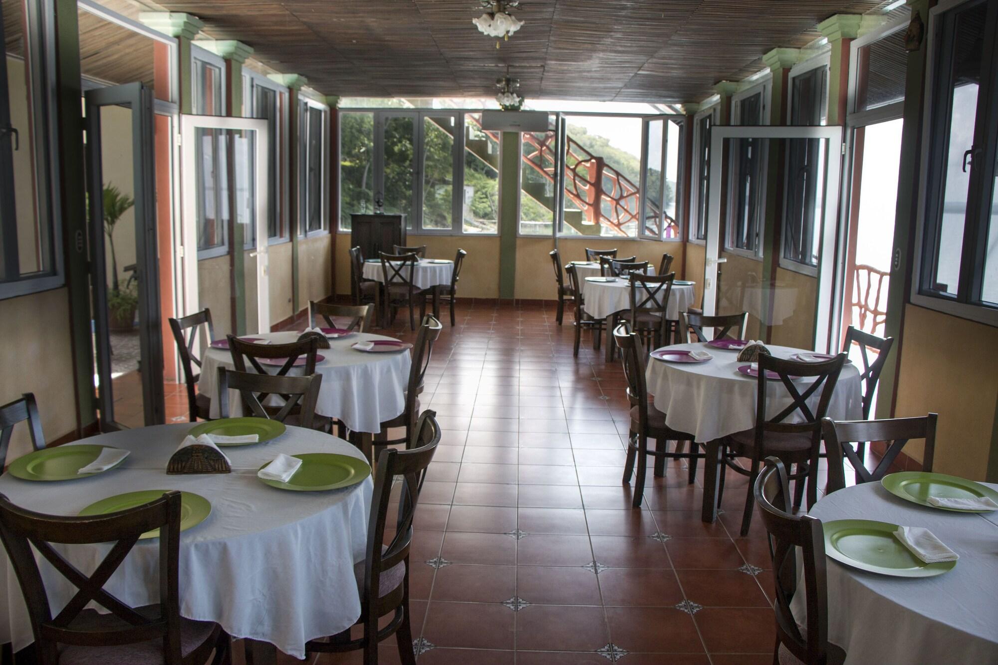 Restaurant Hotel La Ribiera del Lago Peten Itza