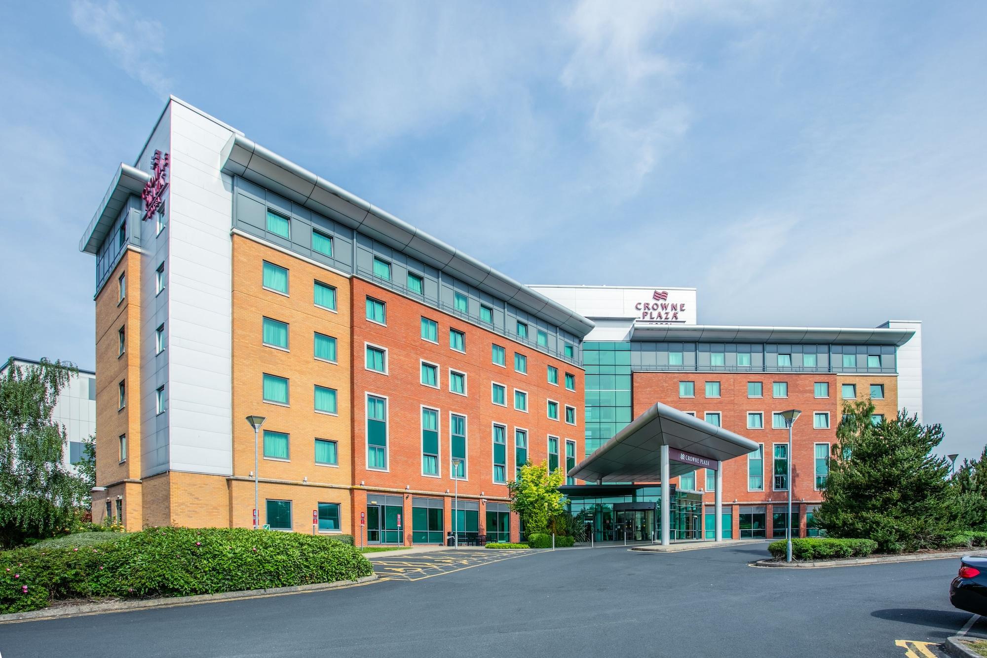 Vista Exterior Crowne Plaza Birmingham NEC by IHG