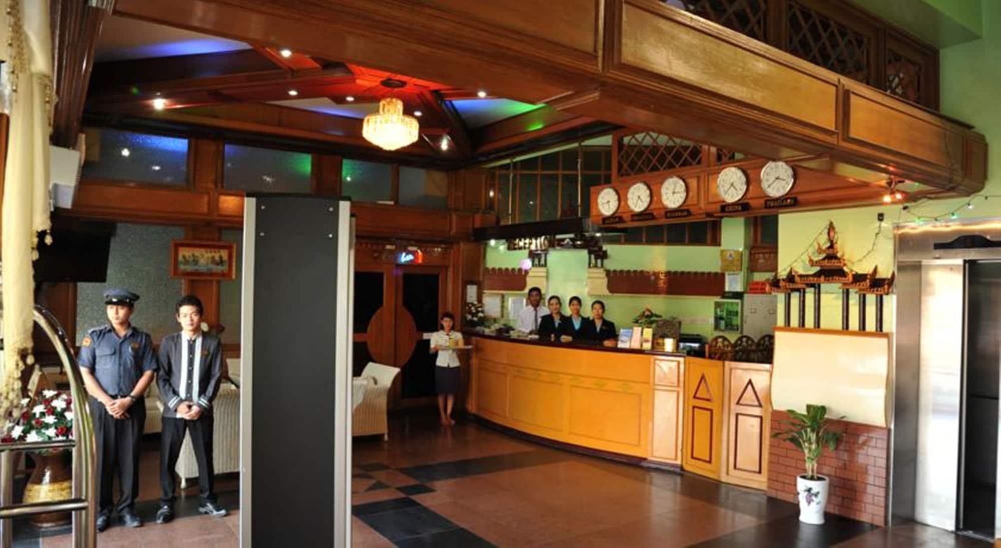 Vista Lobby Golden City Crown Hotel