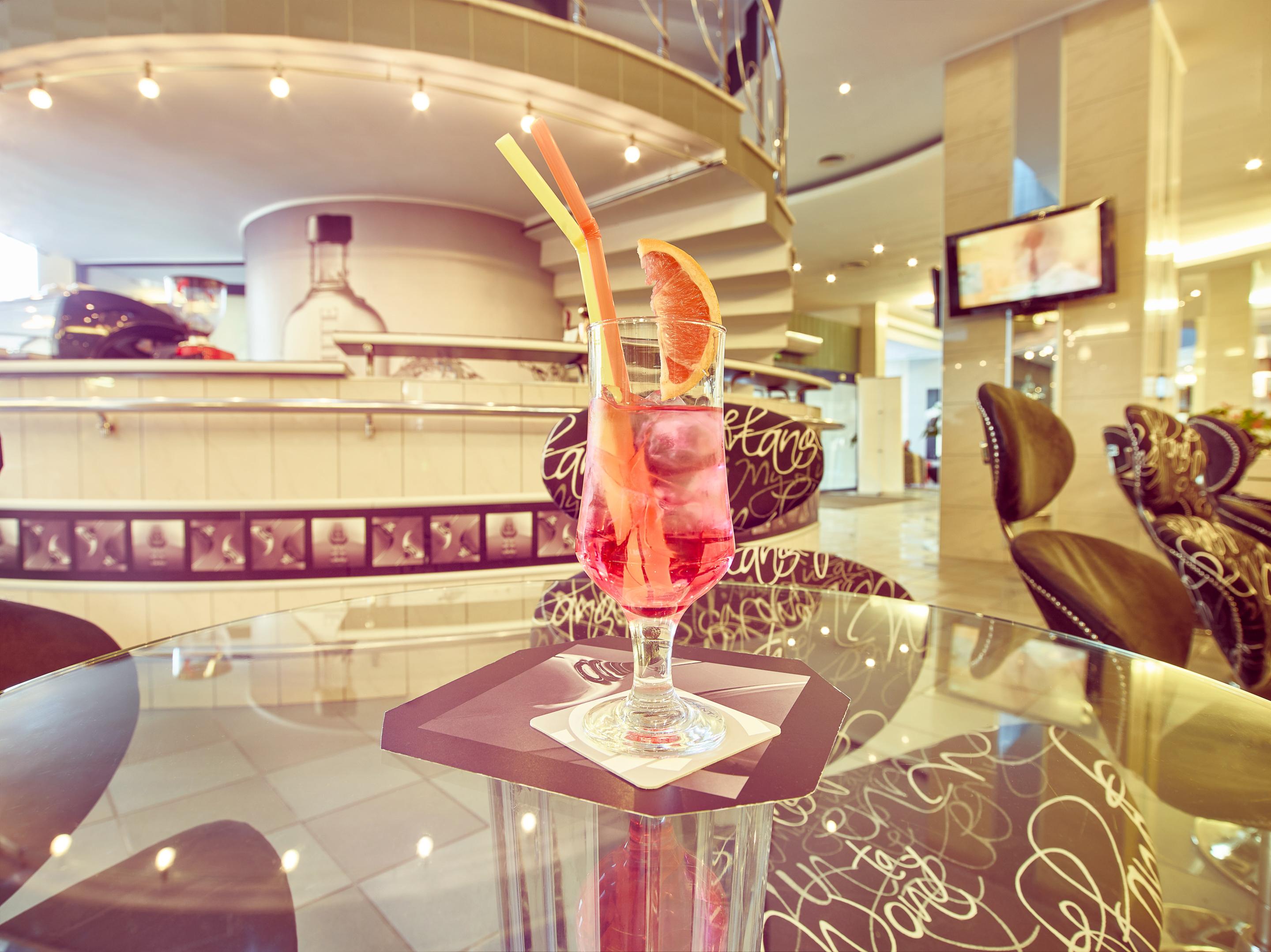 Bar/Salón Hotel Continental Forum Arad