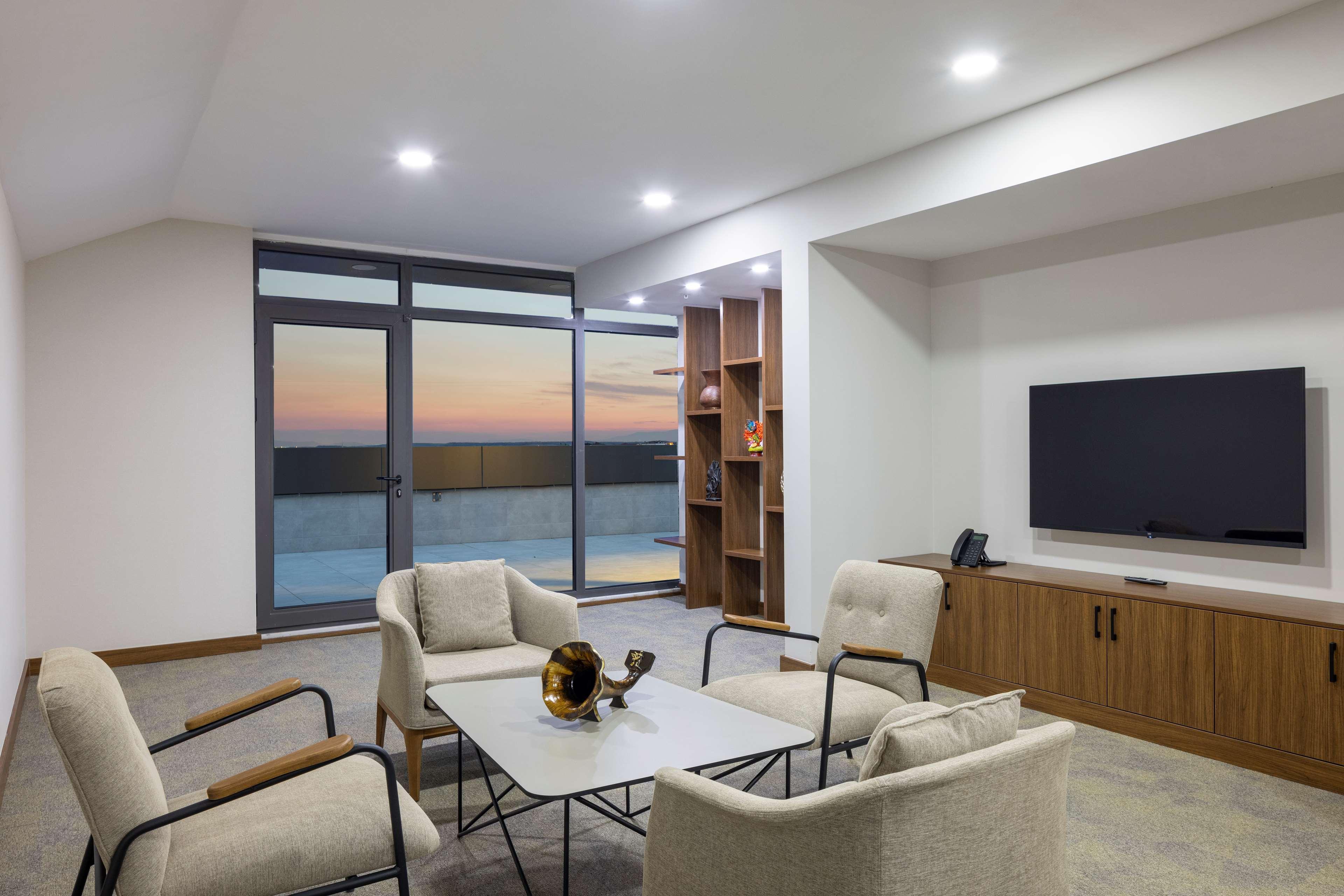 Vista Lobby Hampton by Hilton Istanbul Airport, Arnavutkoy