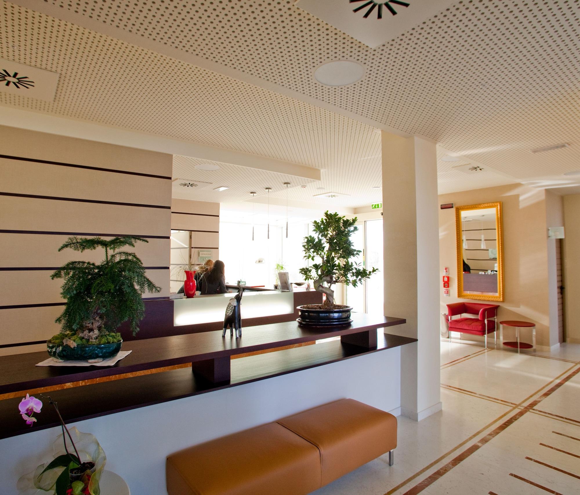 Vista Lobby Breaking Business Hotel
