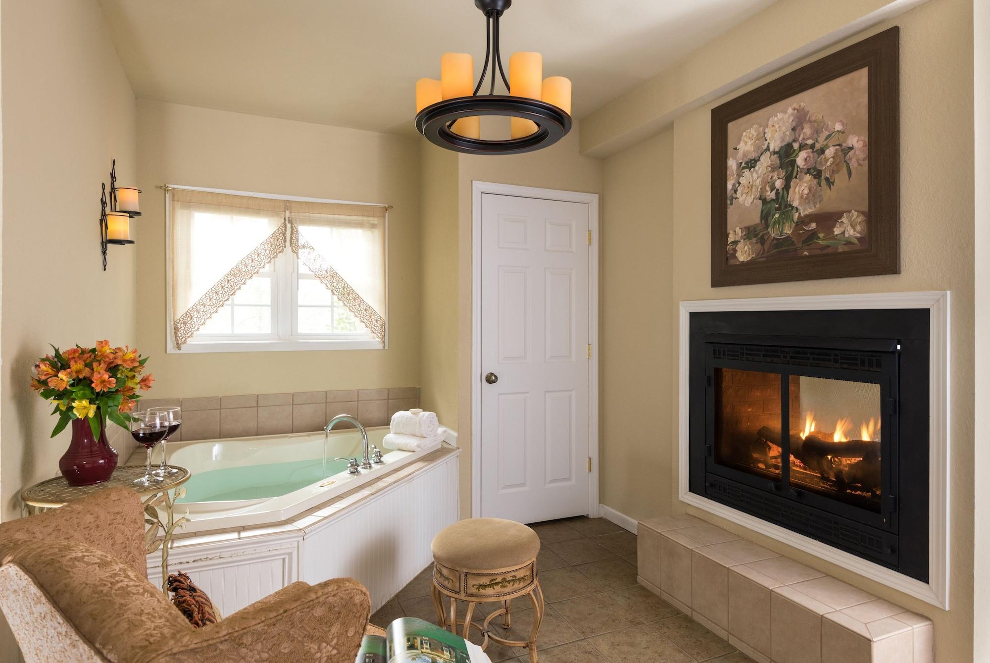 Equipamiento de Habitación The Yellow House on Plott Creek Road