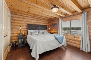 Alquiler Vacacional - Refined Pet-Friendly Log Cabin Near Wisconsin Dells • Sleeps 12 • Secluded