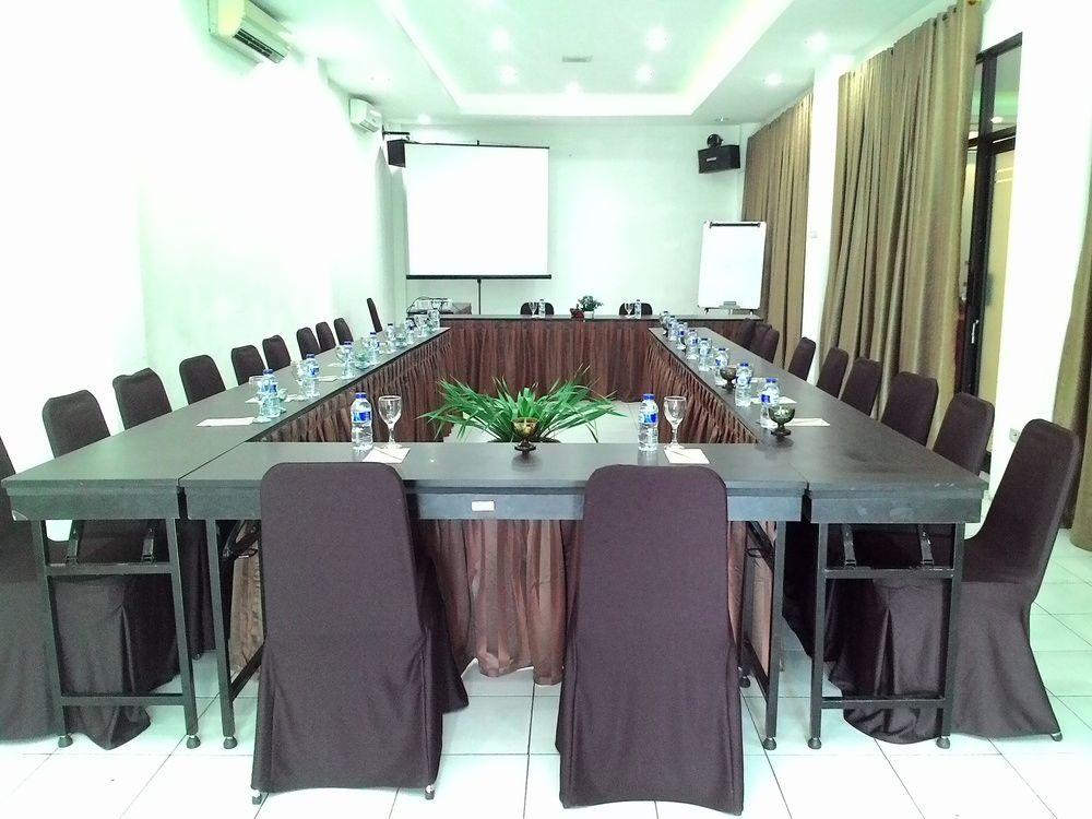 Sala de Reuniones Hotel Bandara Syariah