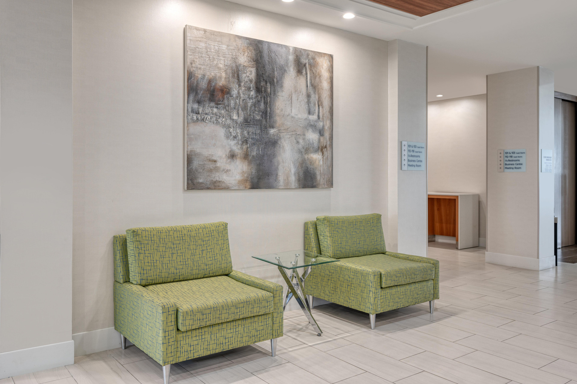 Vista Lobby Holiday Inn Express Hotel & Suites Ottawa Airport by IHG