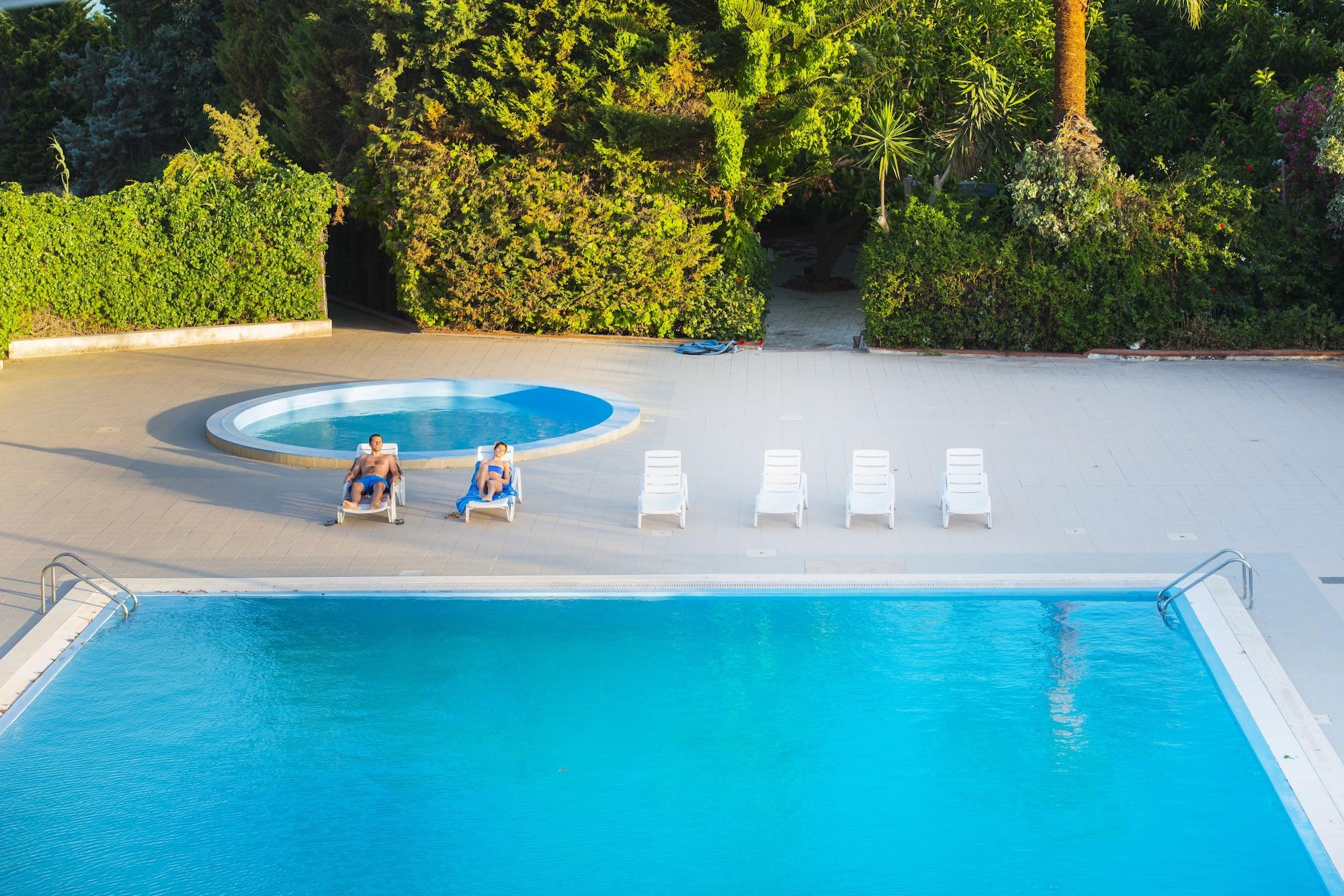 Vista Piscina Hotel Dei Pini