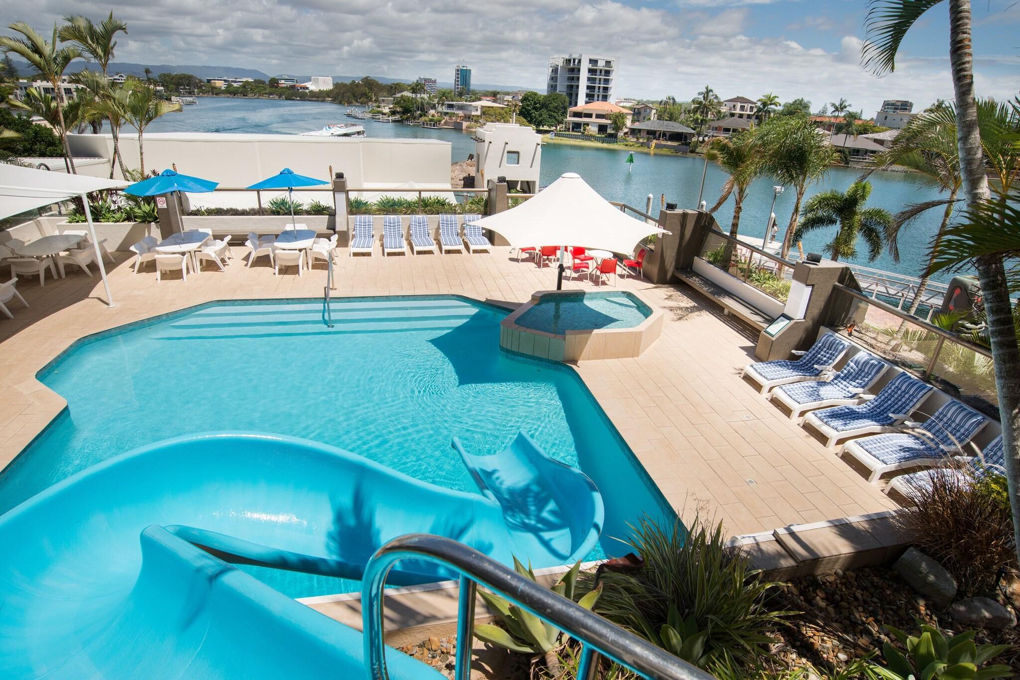 Vista Exterior Tiki Hotel Surfers Paradise