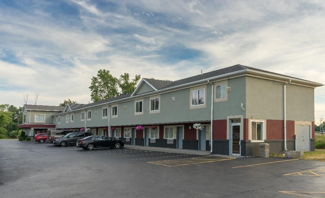 Vista Exterior Relax Inn - Batavia
