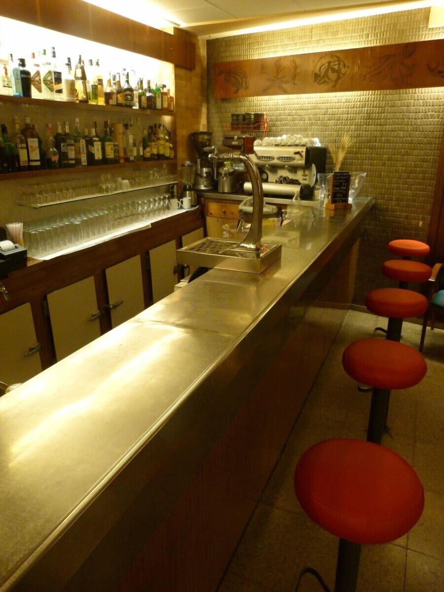 Bar/Salón Hostal Rom
