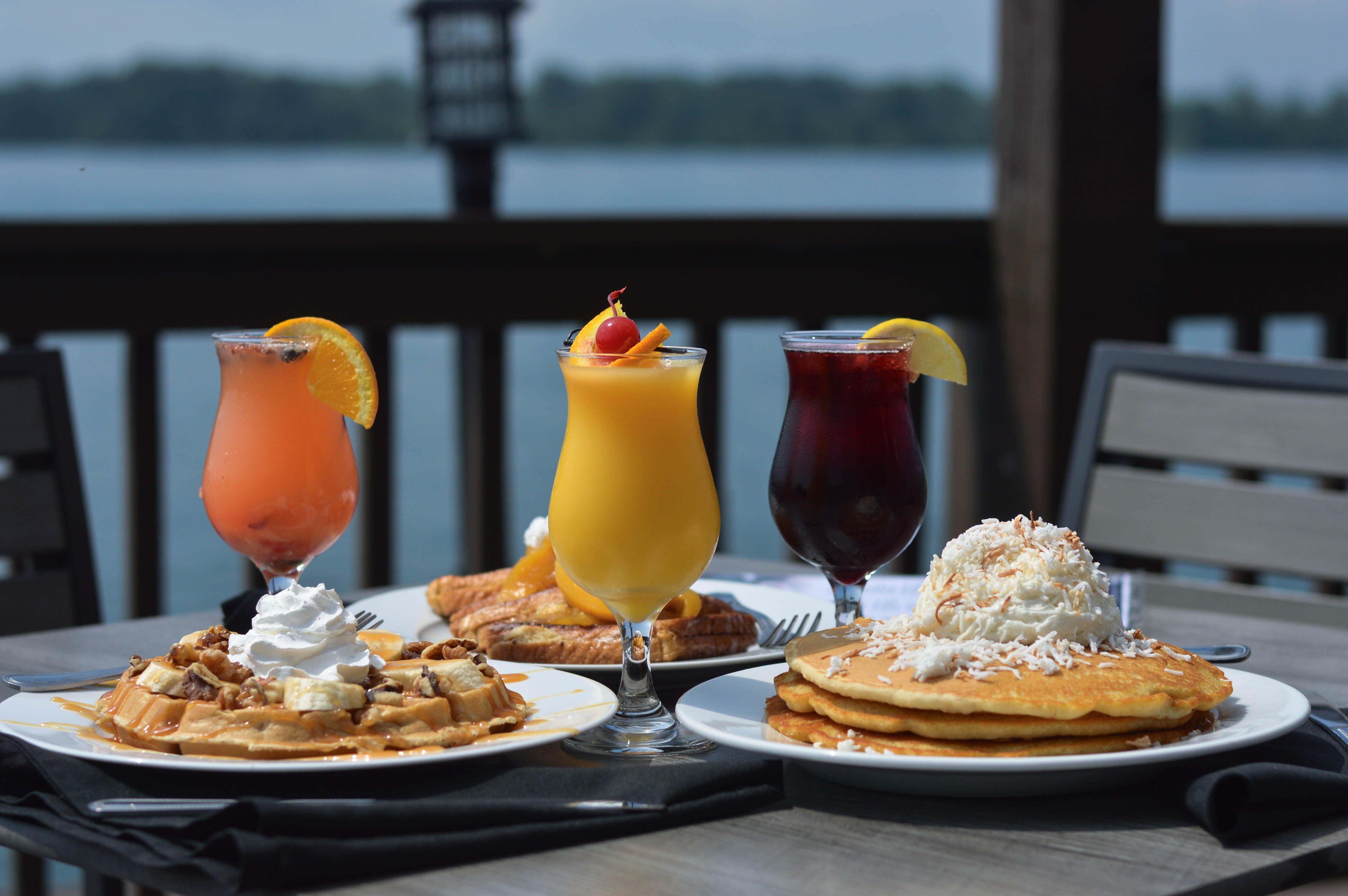 Restaurant Crowne Plaza Niagara Falls NY Riverside by IHG