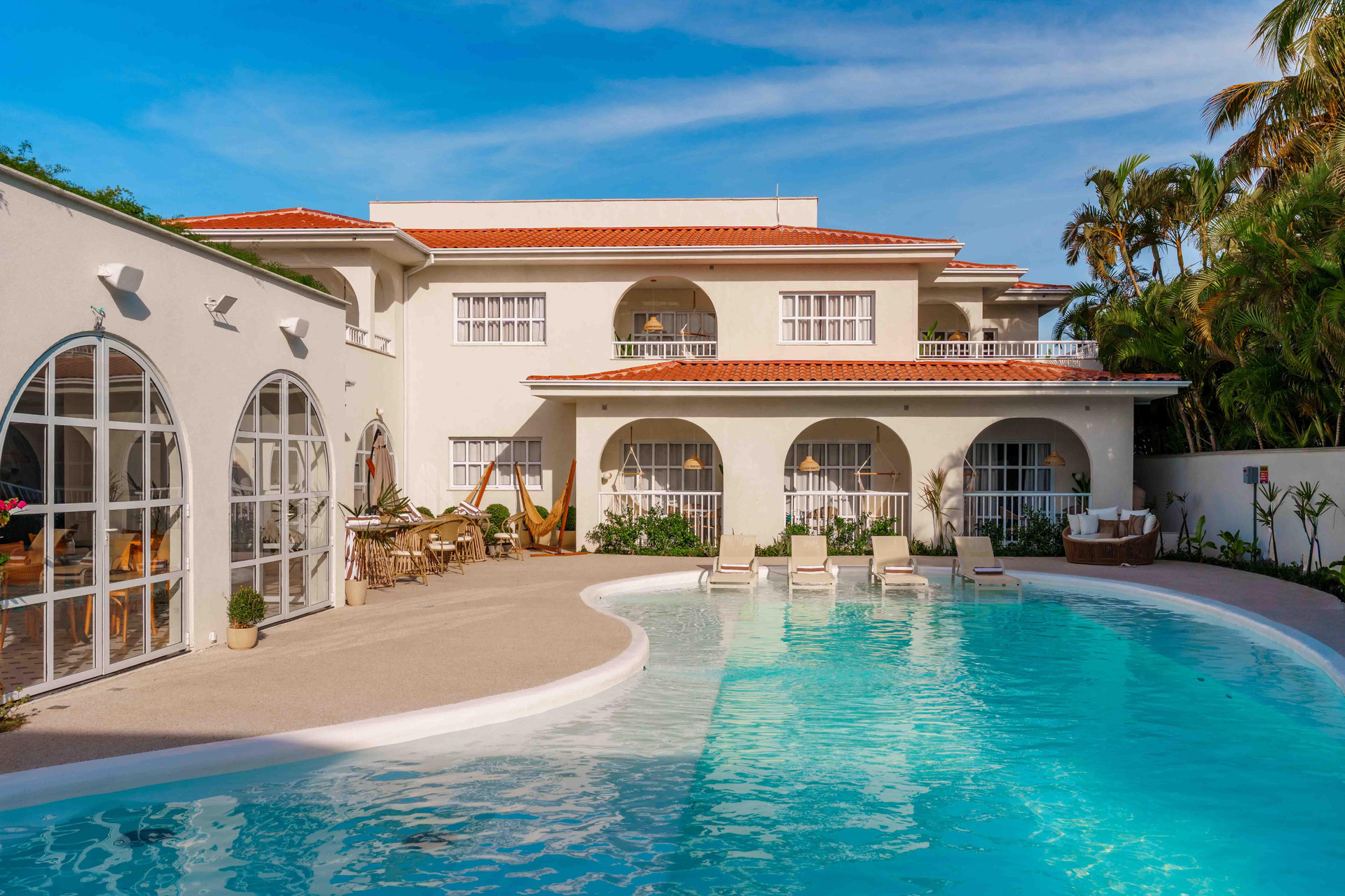 Vista da piscina Santé Vivre L'Experience Livá OFICIAL