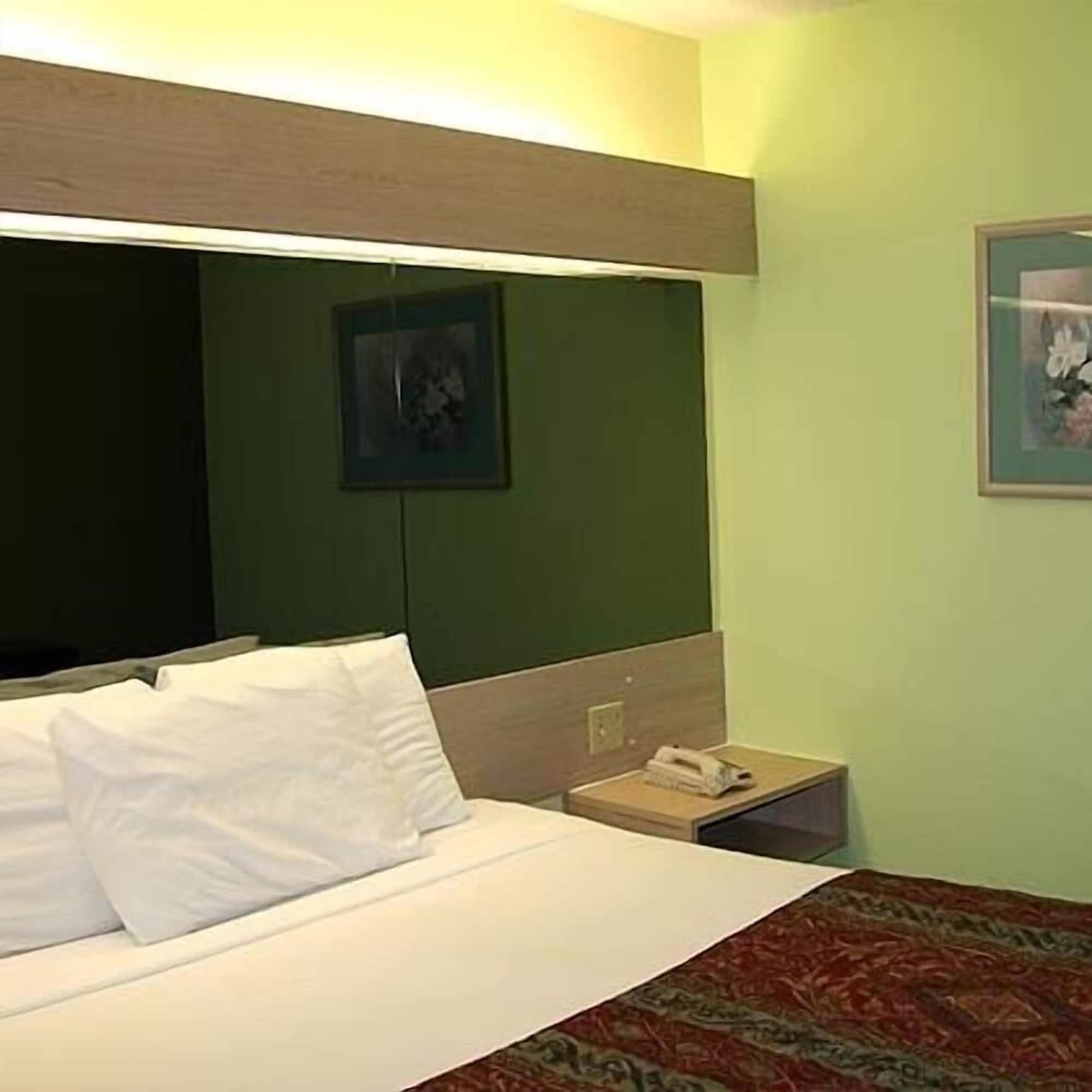 Habitación Motel 6 Charlotte, NC - University