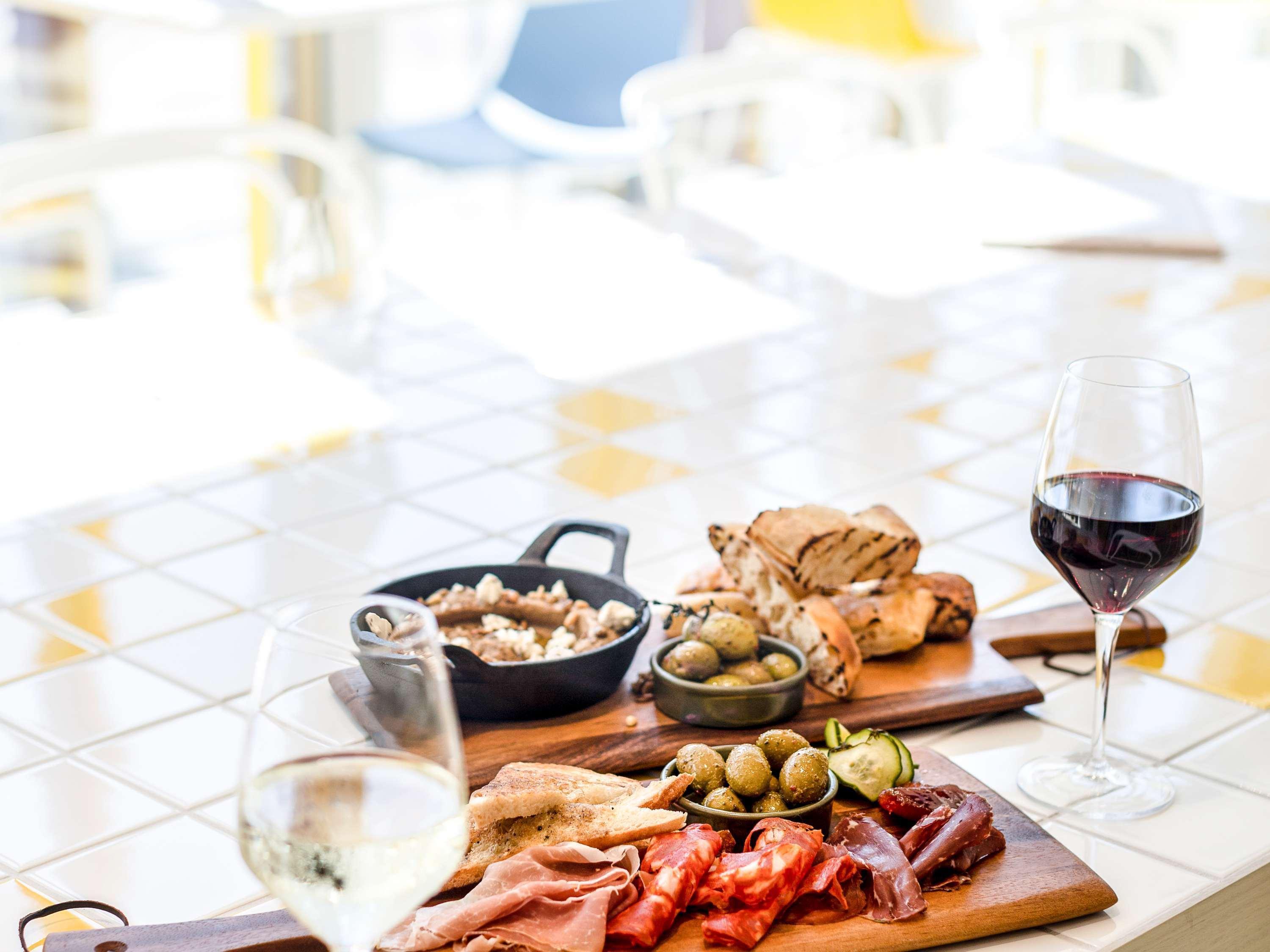 Bar/Salón Ibis Styles East Perth