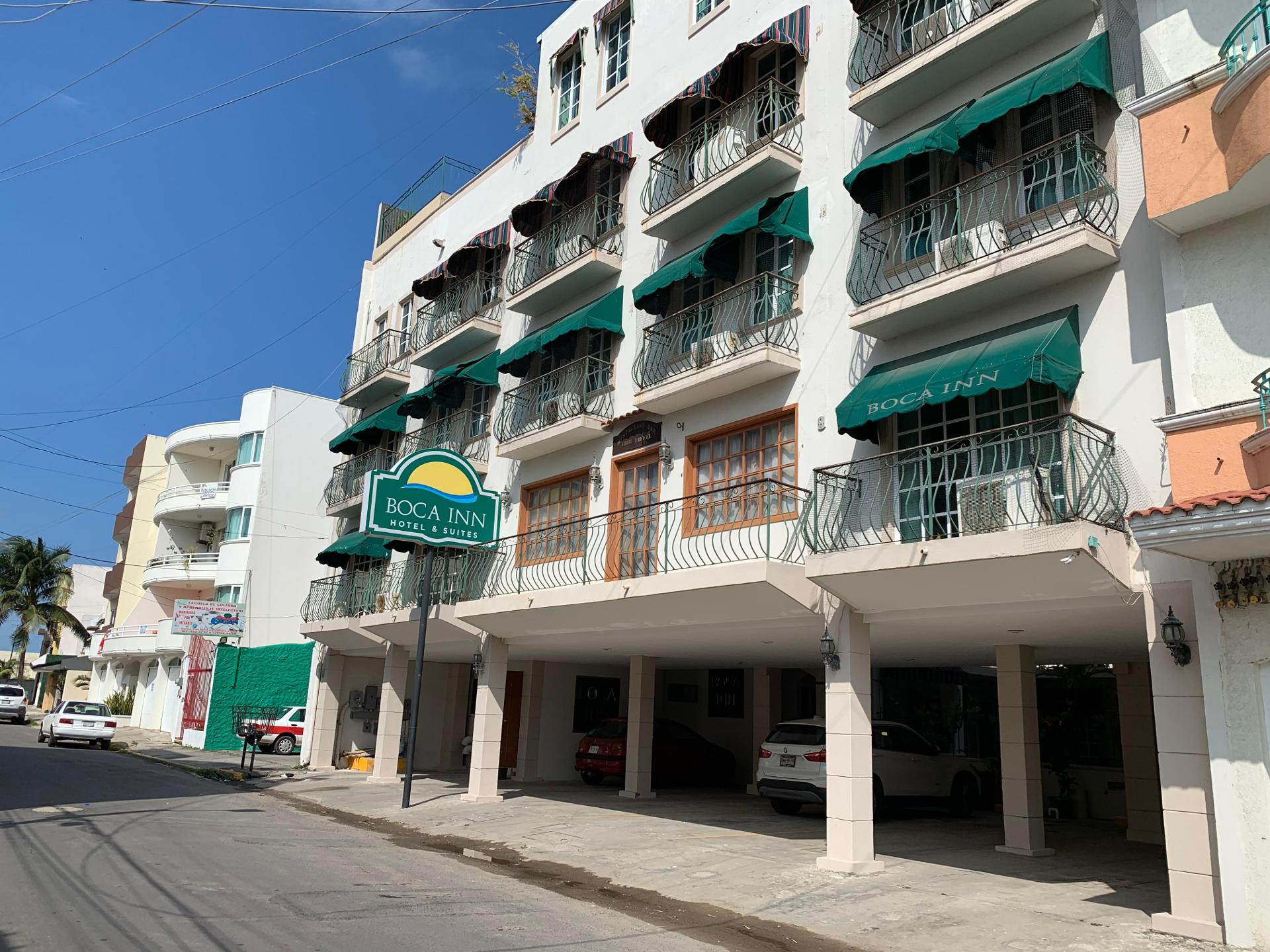 Vista Exterior Boca Inn Hotel and Suites