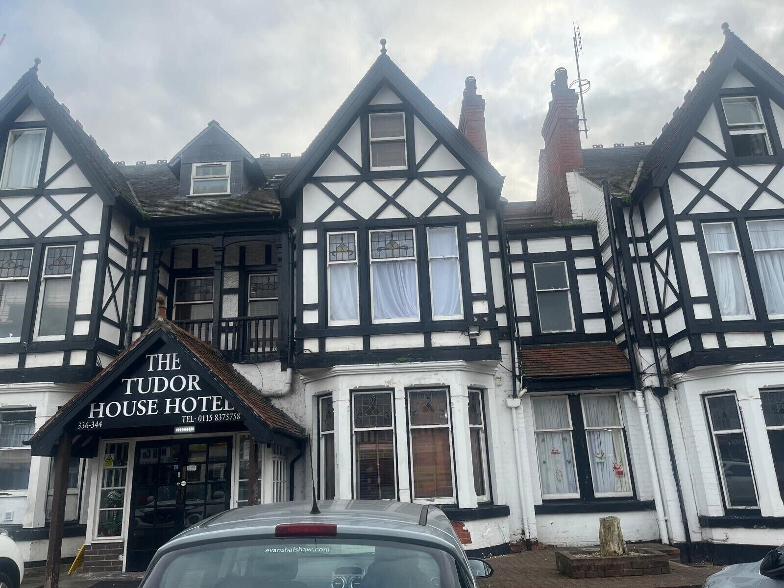 Vista Exterior Tudor House Hotel