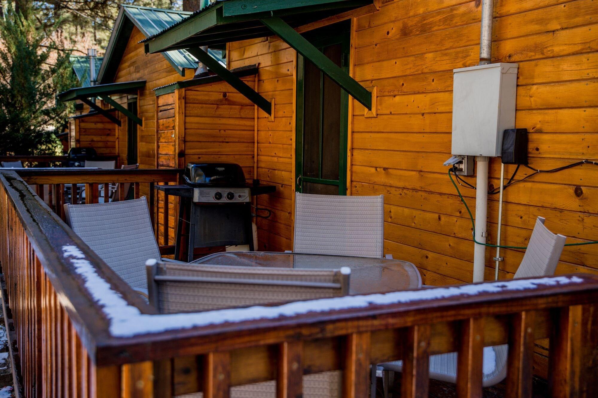 Vista Exterior Ruidoso Lodge Cabins