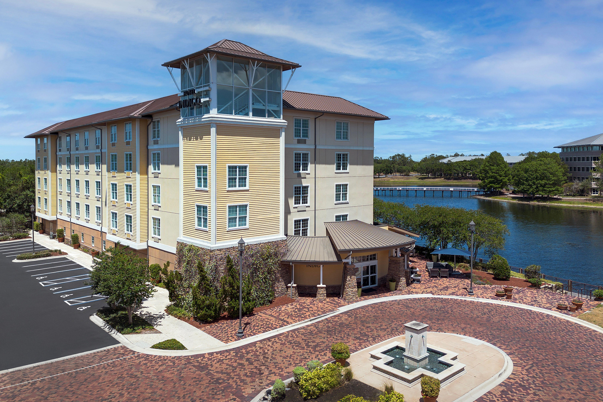 Vista Exterior Hotel Indigo Jacksonville-Deerwood Park by IHG