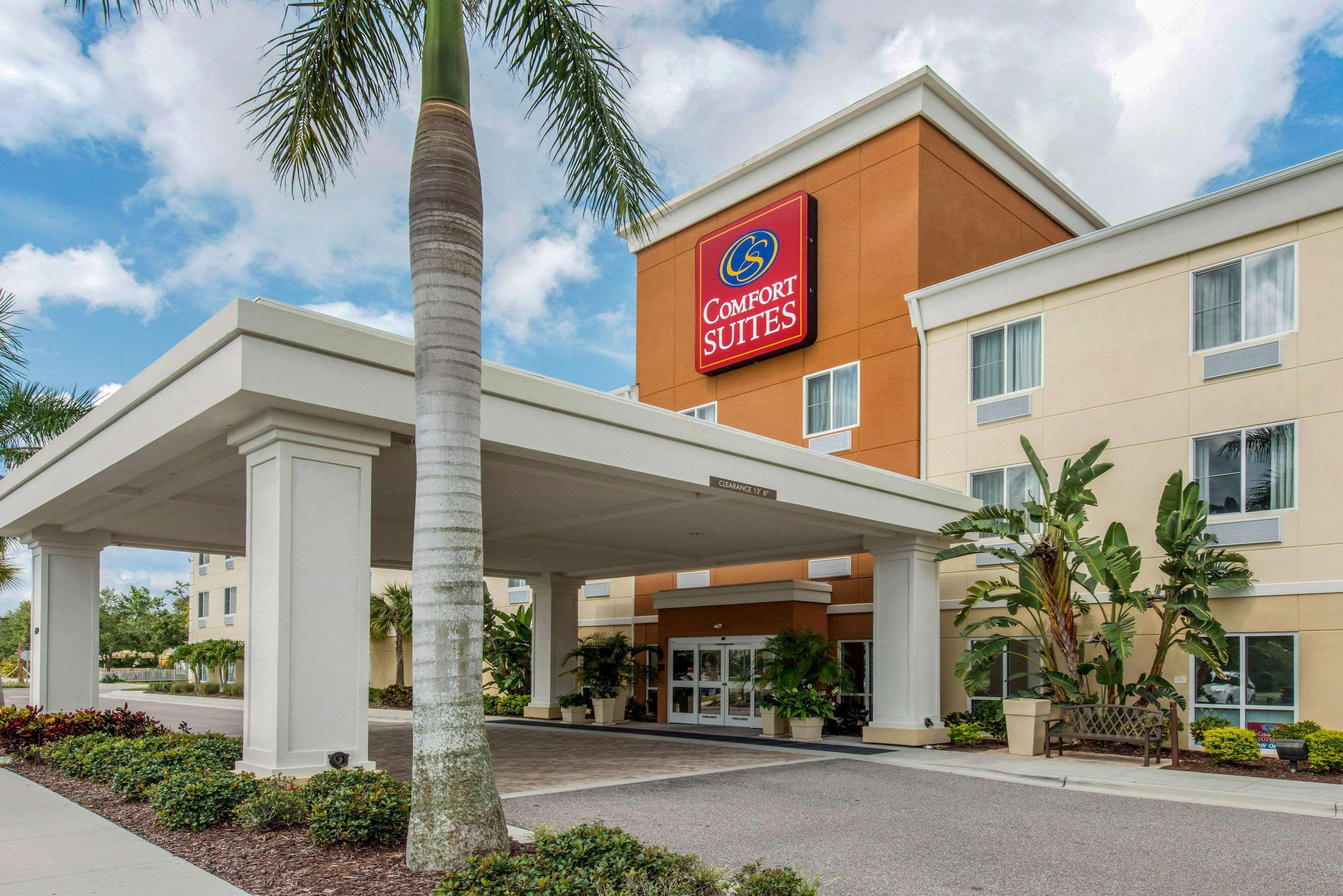 Vista Exterior Comfort Suites Sarasota - Siesta Key