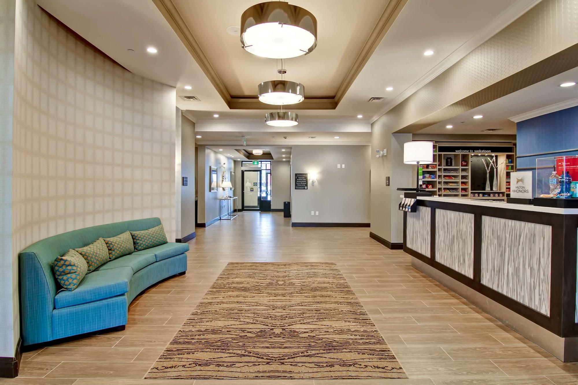 Vista Lobby Hampton Inn & Suites by Hilton Saskatoon Airport