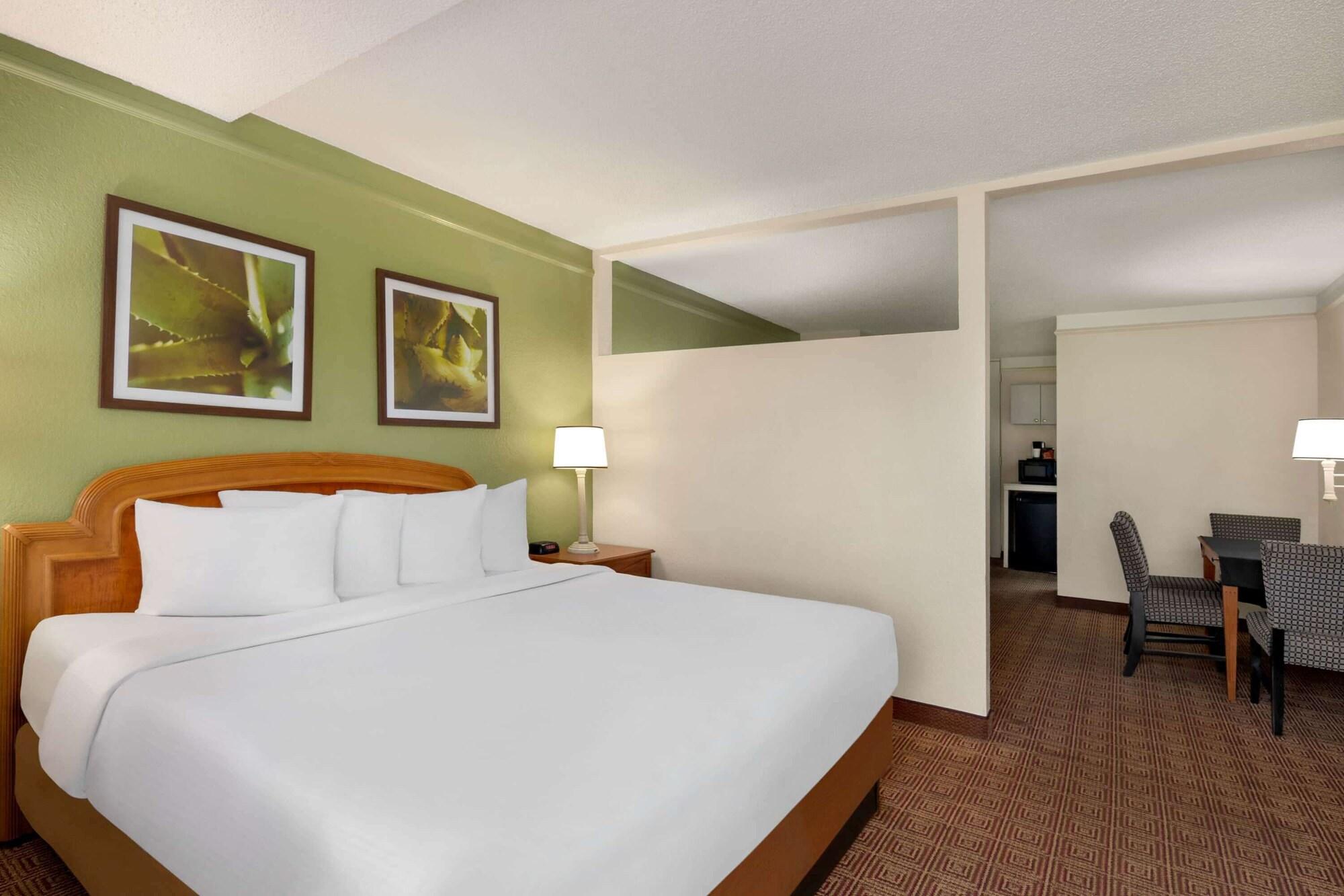 Habitación Baymont by Wyndham Intl Speedway/I-95/Daytona Beach