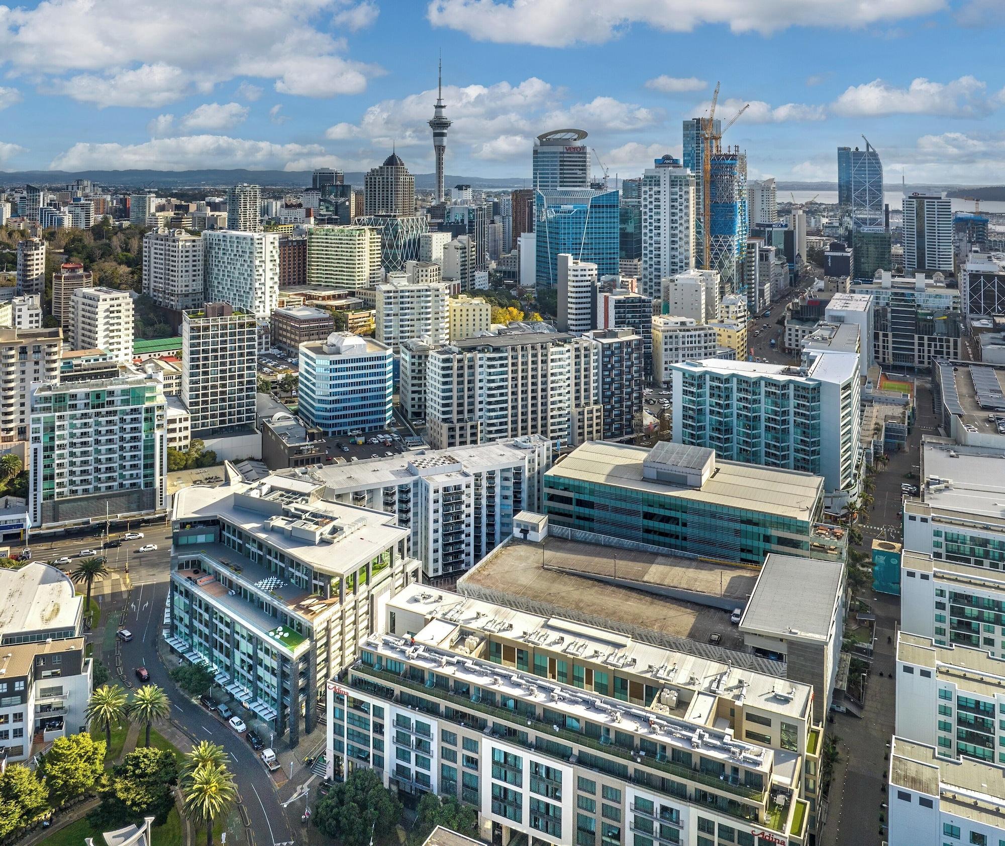 Vista Exterior Oaks Auckland Hotel