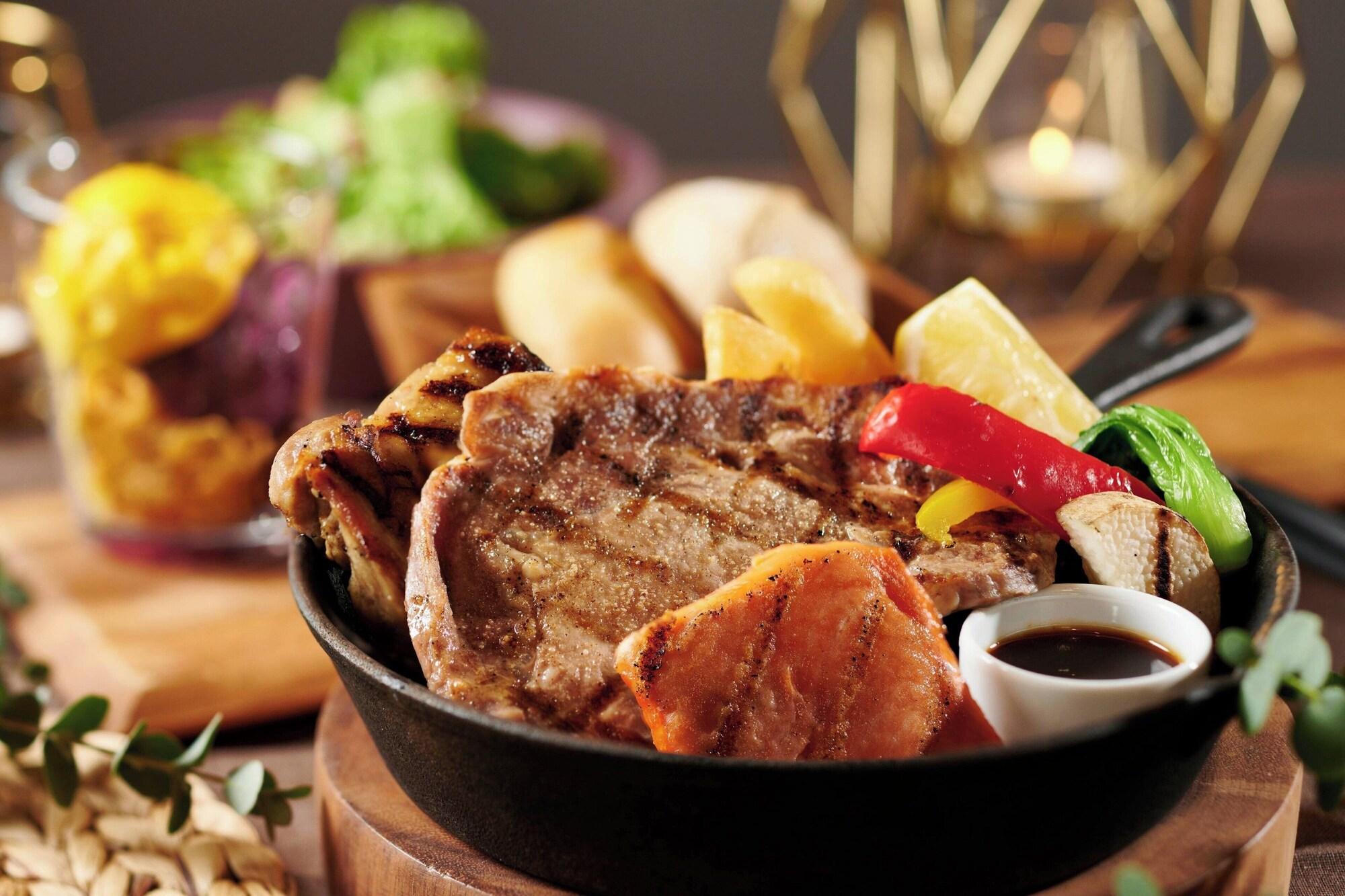 Restaurant Courtyard by Marriott Hakuba