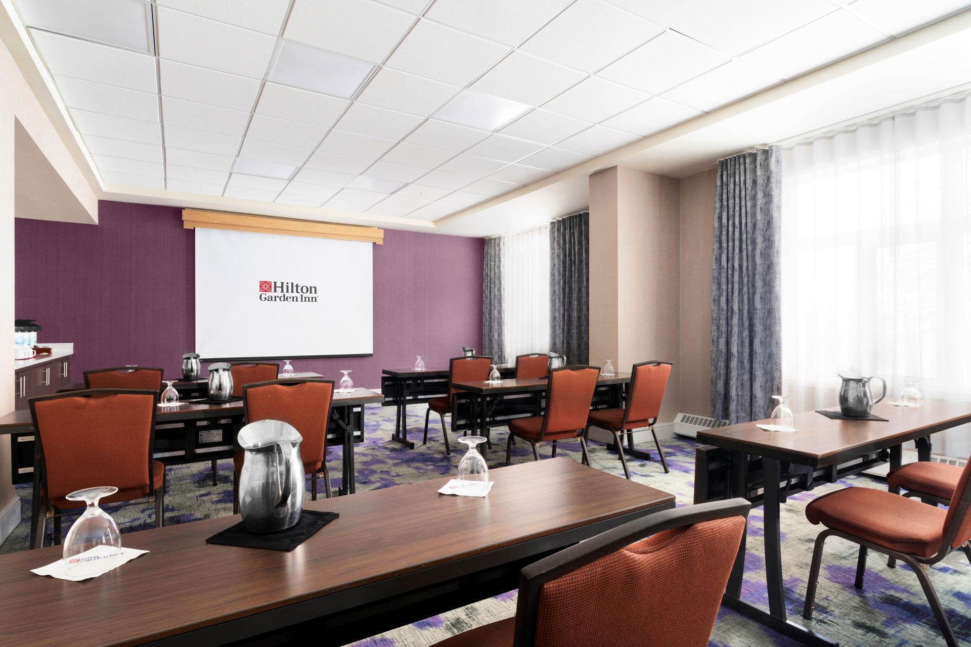 Centro de Negocios Hilton Garden Inn Calgary Airport