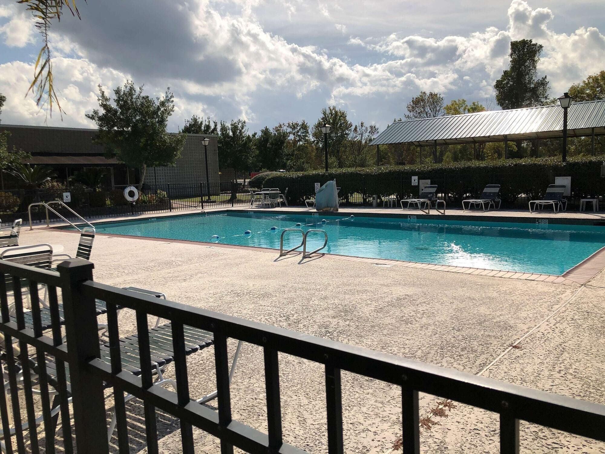 Vista Piscina Motel 6 La Place, LA