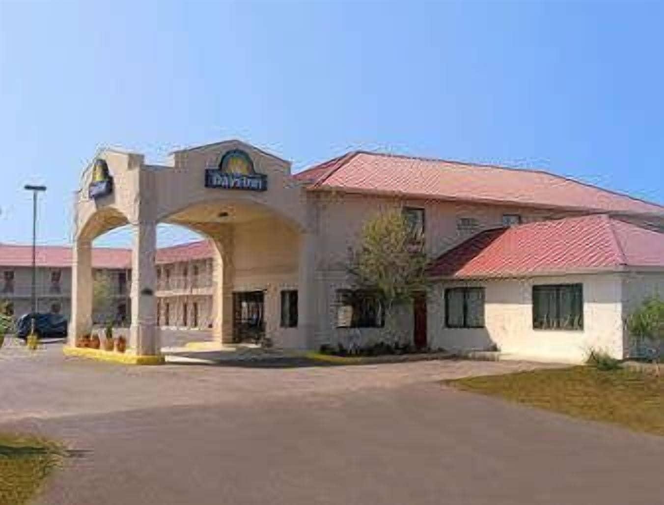 Vista Exterior Days Inn by Wyndham Centre
